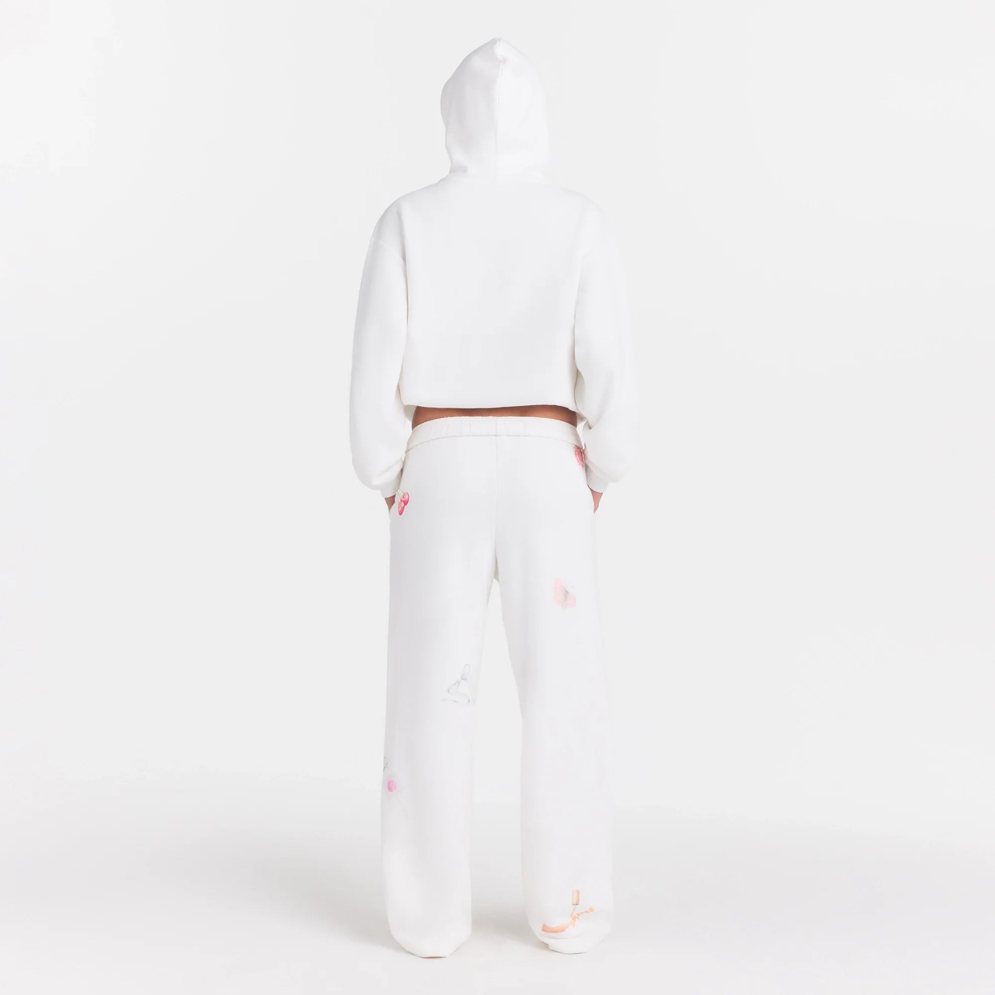 COTTON FLEECE CLASSIC STRAIGHT LEG PANT | SNOW ESSENTIALS ON A MODEL FRONT VIEW @ | FOCUS: 0.0, 1.0, 0.9