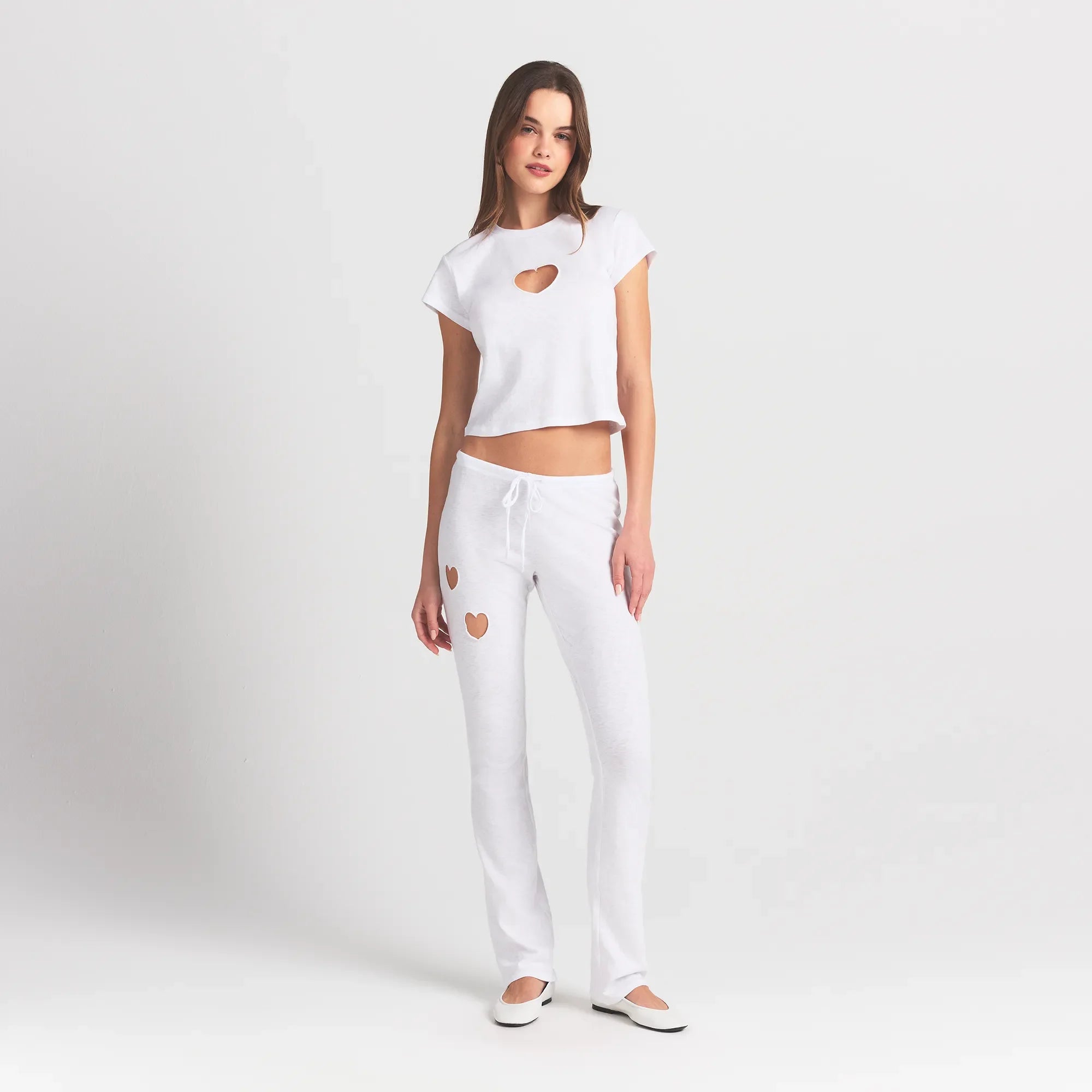 WORN IN JERSEY HEART STRAIGHT LEG PANT | SNOW ON A MODEL FRONT VIEW @ | FOCUS: 0.0, 1.0, 0.9
