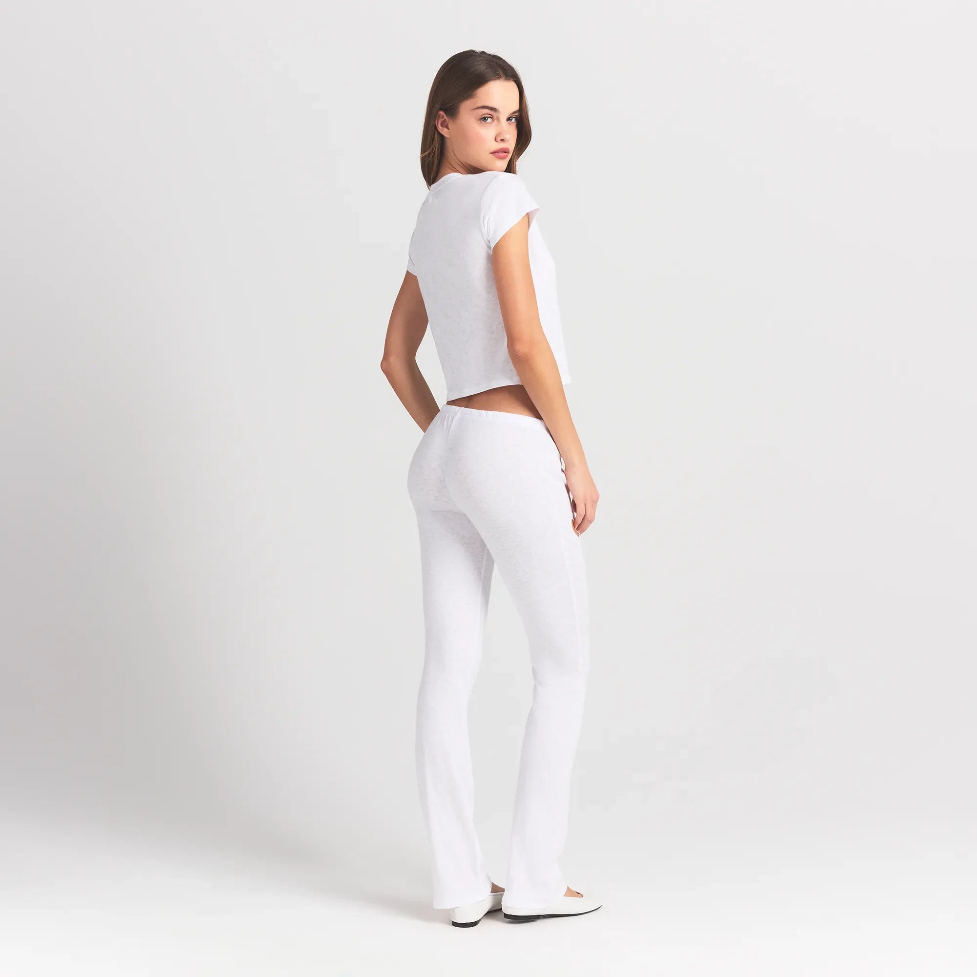 WORN IN JERSEY HEART STRAIGHT LEG PANT | SNOW ON A MODEL SIDE VIEW @ | FOCUS: 0.0, 1.0, 0.9