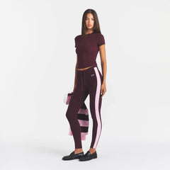 OUTDOOR HIGH WAISTED LEGGING | CURRANT PEONY CONTRAST ON A MODEL | FOCUS: 0.0, 1.0, 0.9