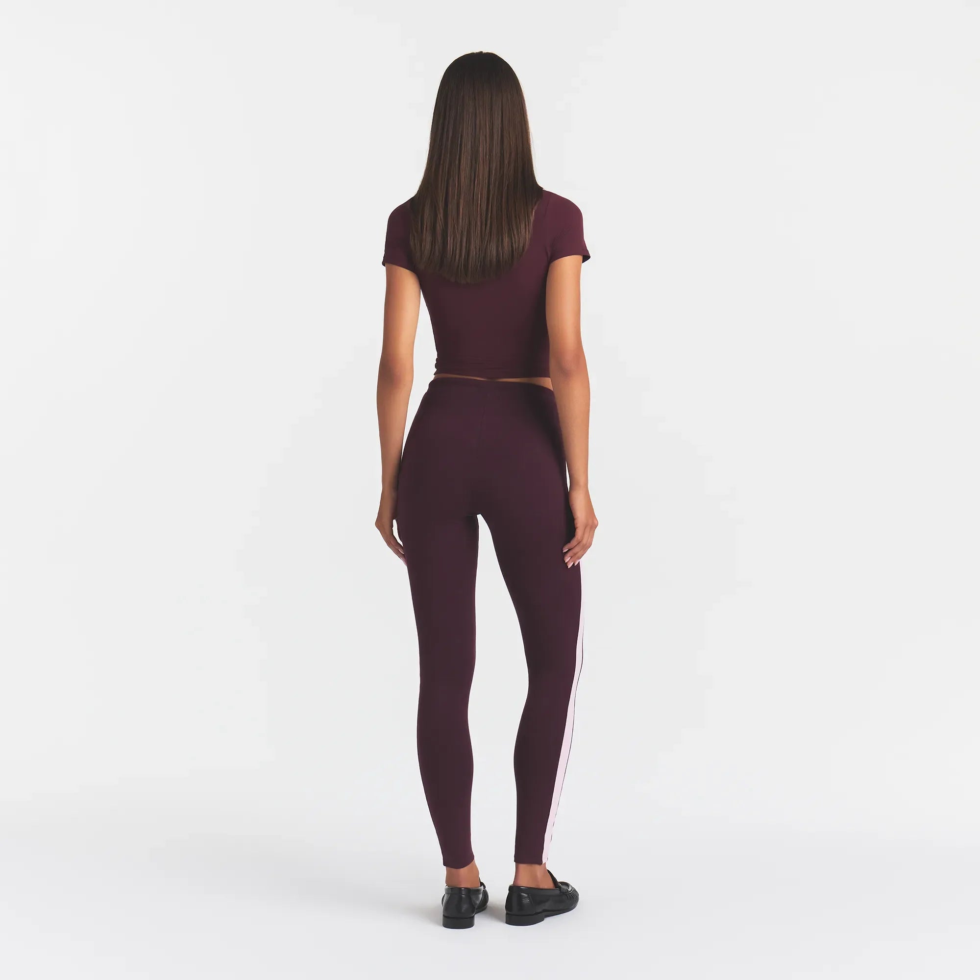 OUTDOOR HIGH WAISTED LEGGING | CURRANT PEONY CONTRAST ON A MODEL | FOCUS: 0.0, 1.0, 0.9