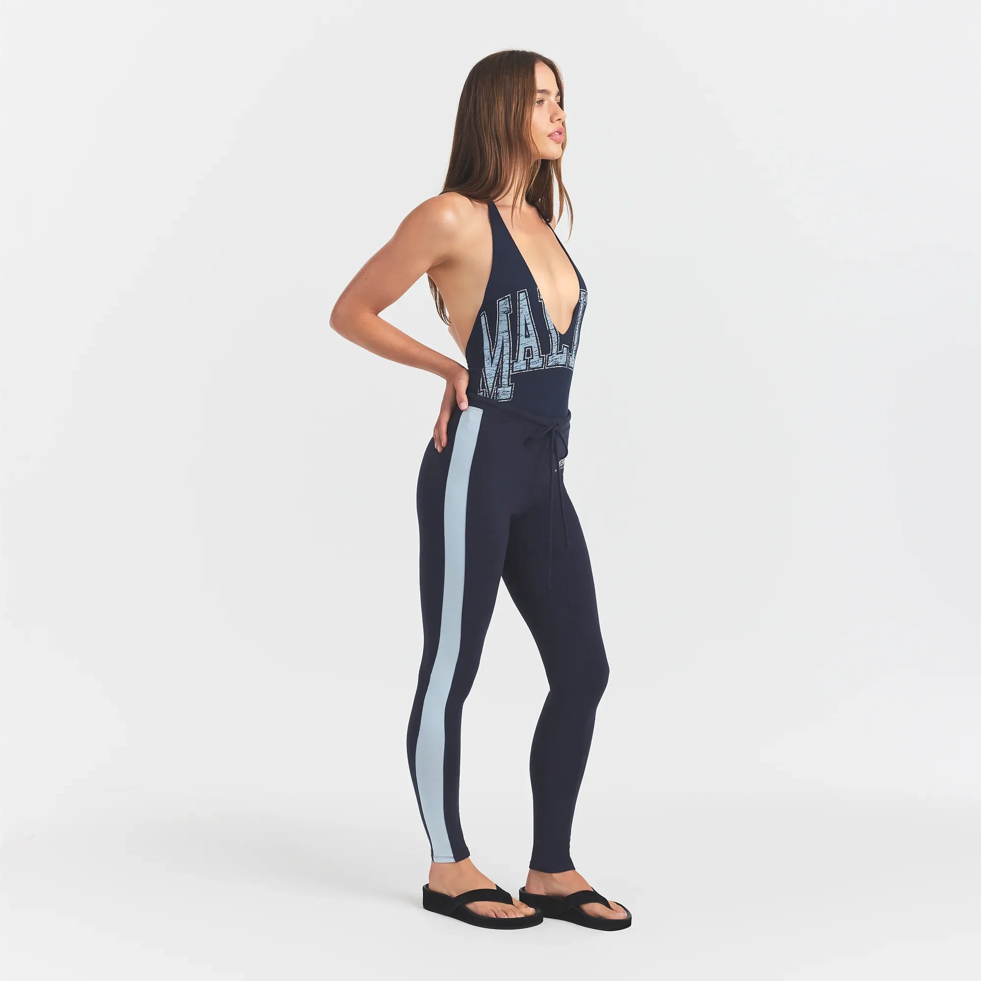 OUTDOOR HIGH-WAISTED LEGGING | NAVY WITH OPAL ON A MODEL SIDEVIEW @ | FOCUS: 0.0, 1.0, 0.9