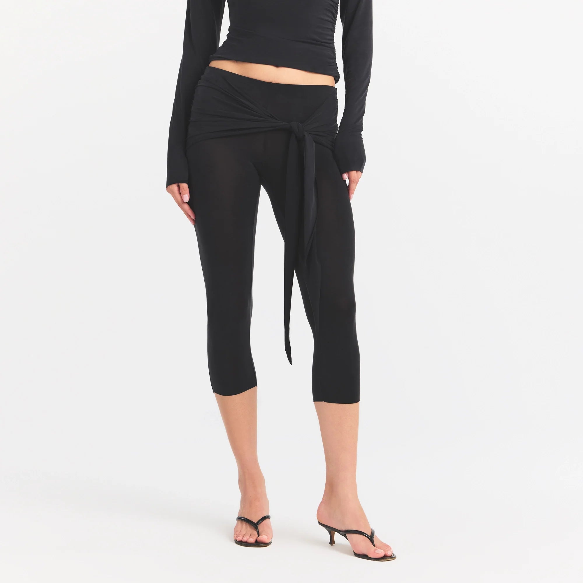 CUPRO JERSEY WRAP CAPRI | OBSIDIAN ON A MODEL SIDE VIEW @ | FOCUS: 0.0, 1.0, 0.9