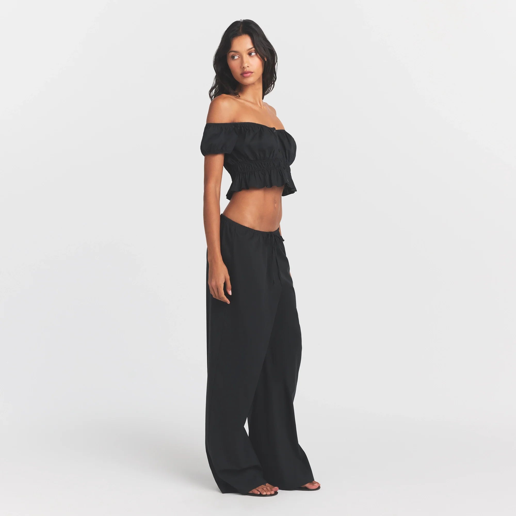 COTTON POPLIN PANT | ONYX ON A MODEL FRONT VIEW @ | FOCUS: 0.0, 1.0, 0.9