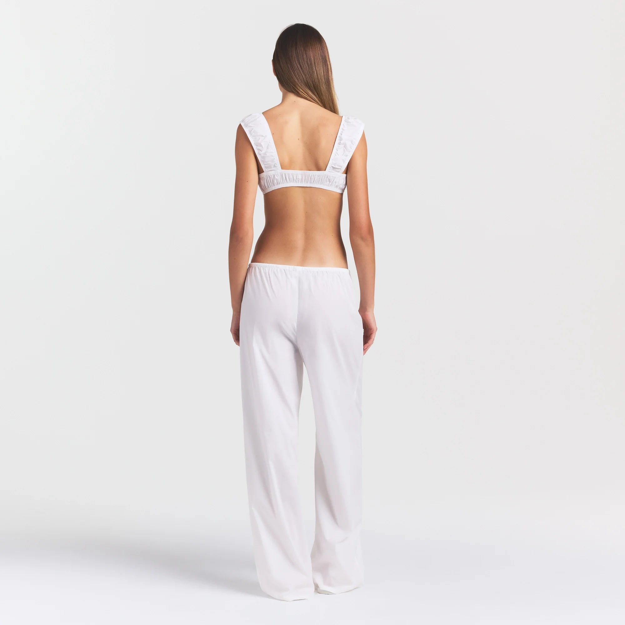COTTON POPLIN PANT | SNOW ON A MODEL FRONT VIEW @ | FOCUS: 0.0, 1.0, 0.9