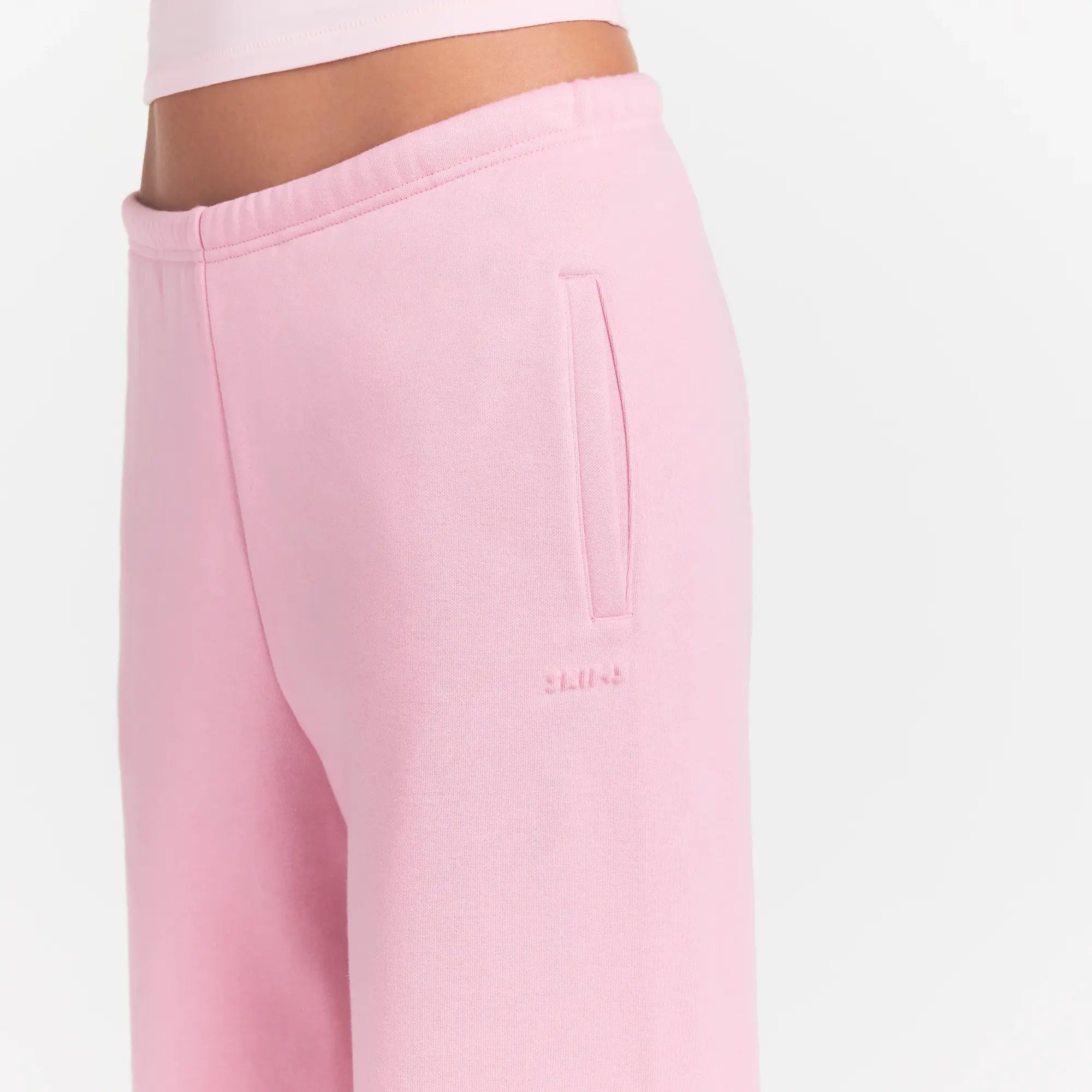 COTTON FLEECE JOGGER | HALITE WITH SNOW LOGO ON A MODEL SIDE VIEW @ | FOCUS: 0.0, 1.0, 0.9