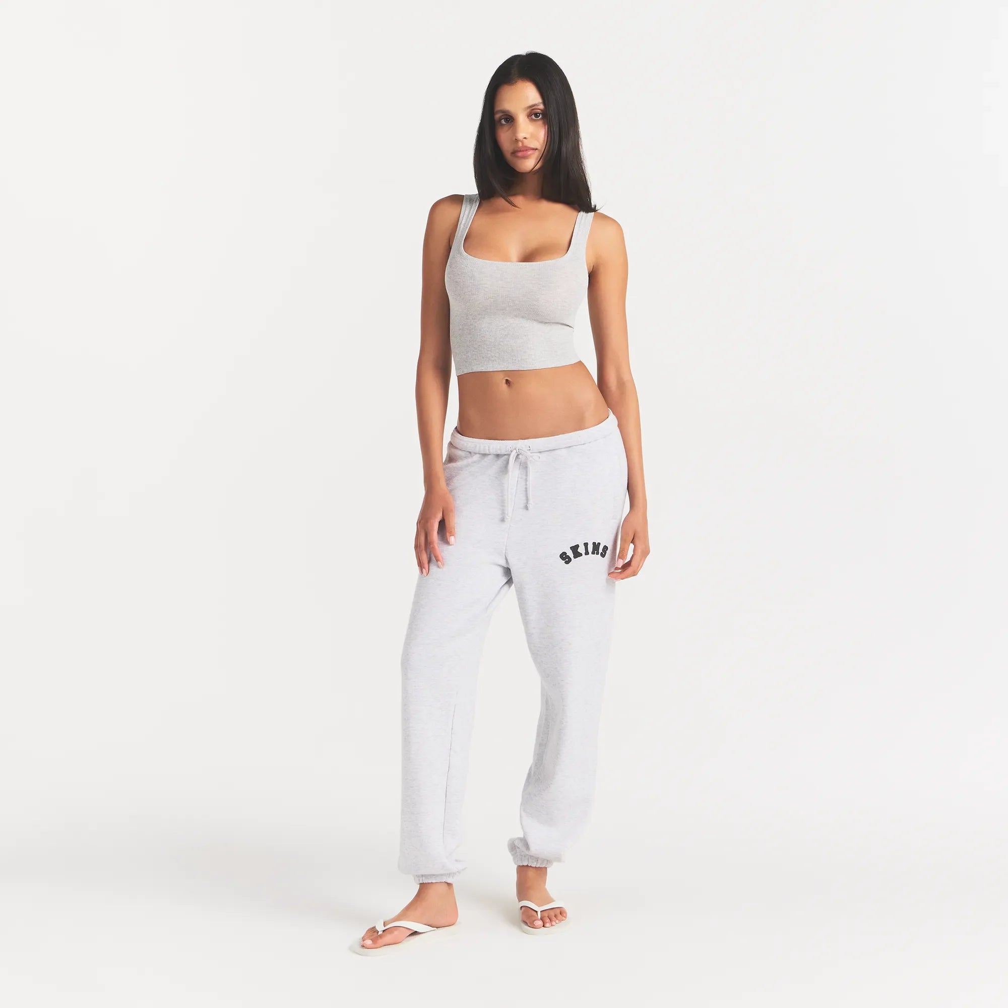 COTTON FLEECE JOGGER | LIGHT HEATHER GREY WITH ONYX LOGO ON A MODEL FRONT VIEW @ | FOCUS: 0.0, 1.0, 0.9
