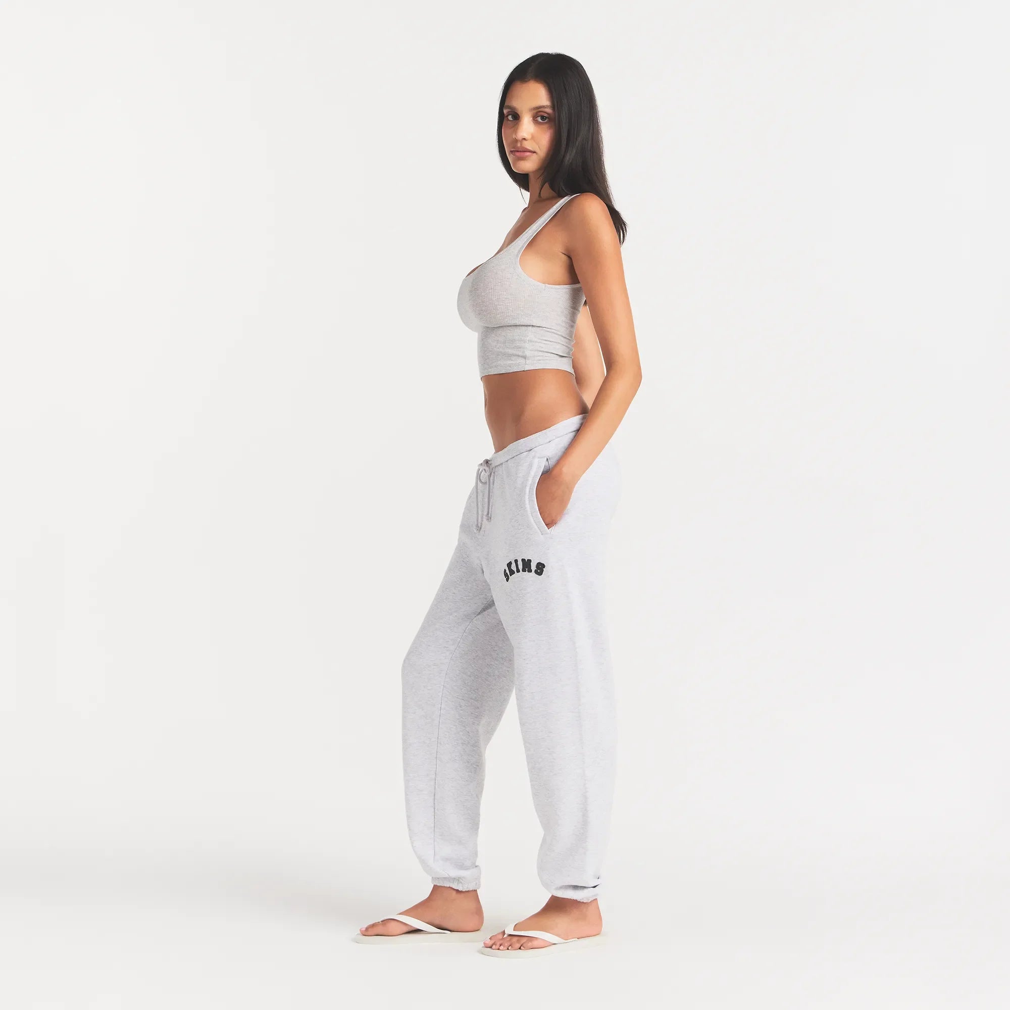COTTON FLEECE JOGGER | LIGHT HEATHER GREY WITH ONYX LOGO ON A MODEL SIDE VIEW @ | FOCUS: 0.0, 1.0, 0.9