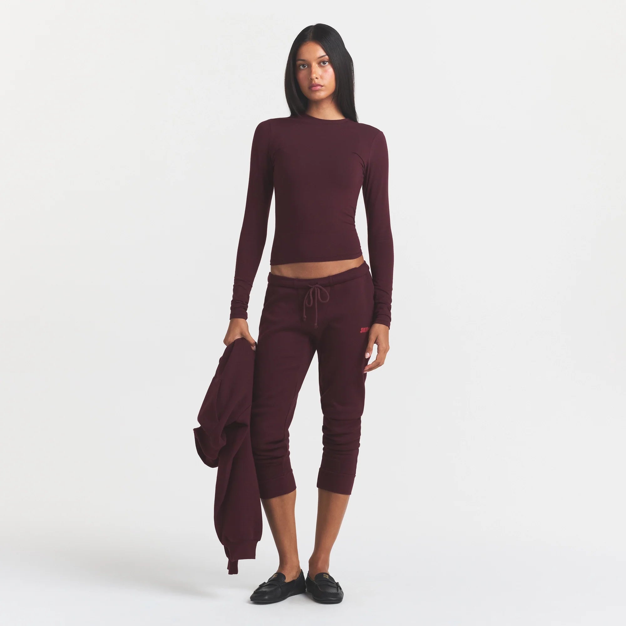 COTTON FLEECE LEGGING | CURRANT ON A MODEL FRONT VIEW @ | FOCUS: 0.0, 1.0, 0.9