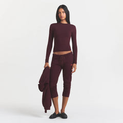 COTTON FLEECE LEGGING | CURRANT ON A MODEL FRONT VIEW @ | FOCUS: 0.0, 1.0, 0.9