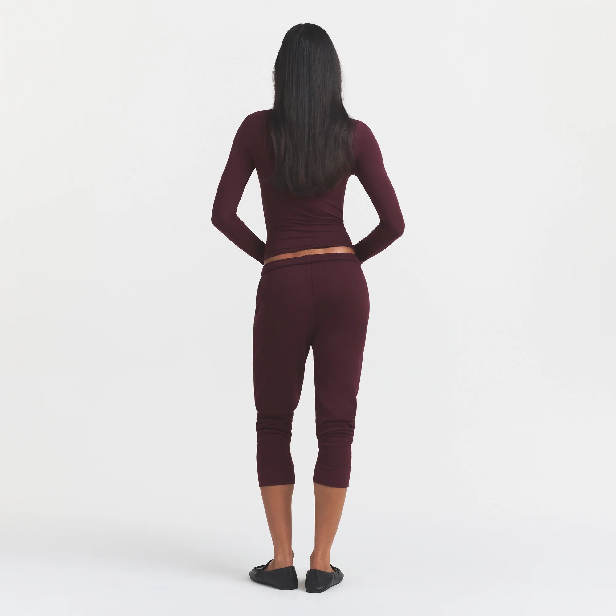 COTTON FLEECE LEGGING | CURRANT ON A MODEL FRONT VIEW @ | FOCUS: 0.0, 1.0, 0.9