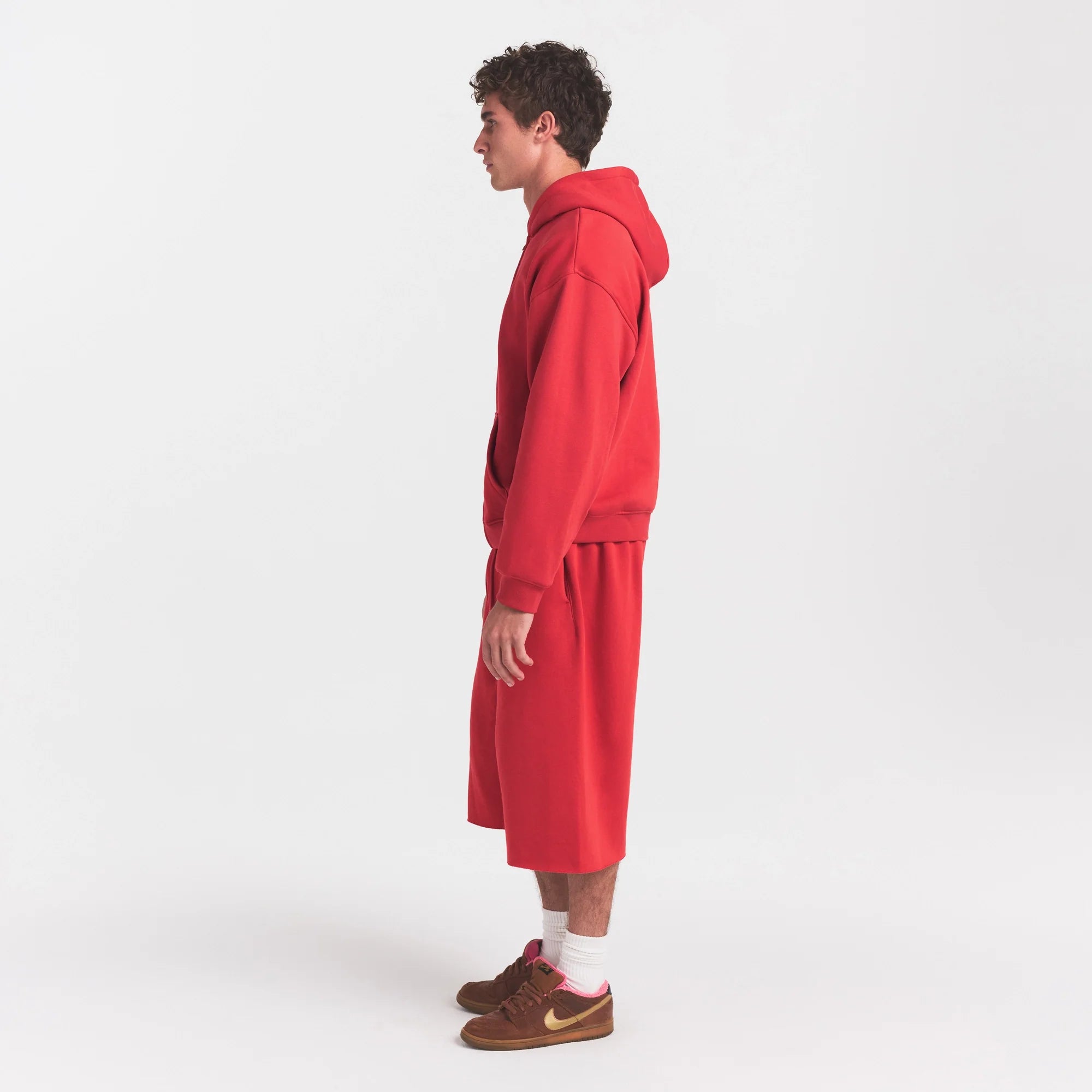 FLEECE LOUNGE MENS RELAXED LONG SHORT | WASHED RED ON A MODEL FRONT VIEW @ | FOCUS: 0.0, 1.0, 0.9
