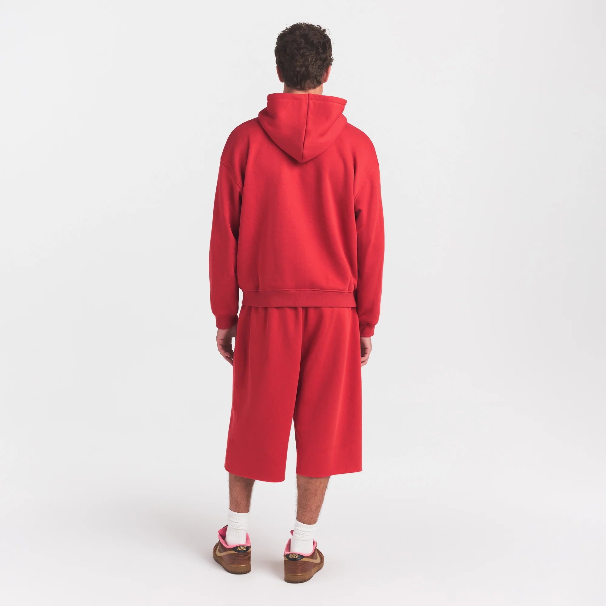 FLEECE LOUNGE MENS RELAXED LONG SHORT | WASHED RED ON A MODEL FRONT VIEW @ | FOCUS: 0.0, 1.0, 0.9