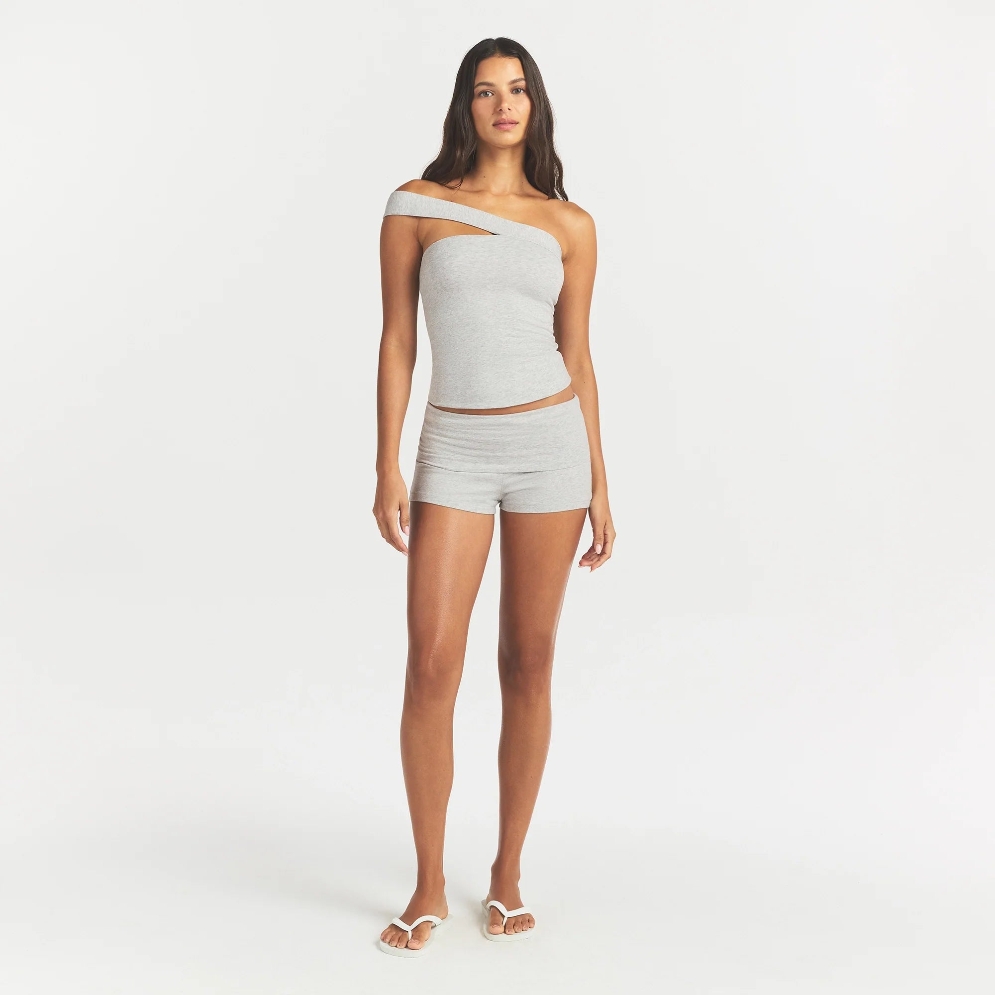 COTTON JERSEY FOLDOVER SHORT | LIGHT HEATHER GREY ON A MODEL FRONT VIEW @ | FOCUS: 0.0, 1.0, 0.9
