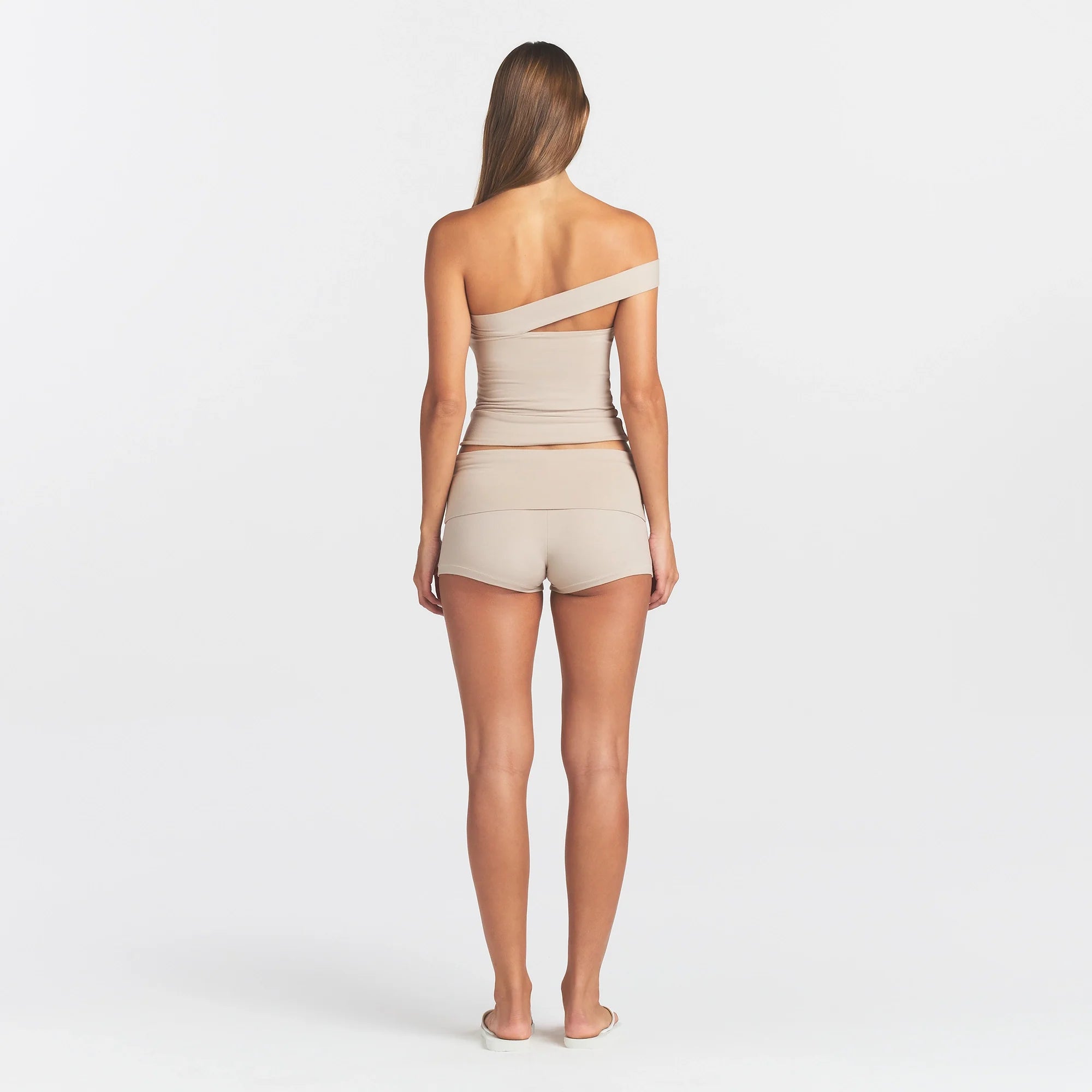 COTTON JERSEY FOLDOVER SHORT | STONE ON A MODEL BACK VIEW @ | FOCUS: 0.0, 1.0, 0.9
