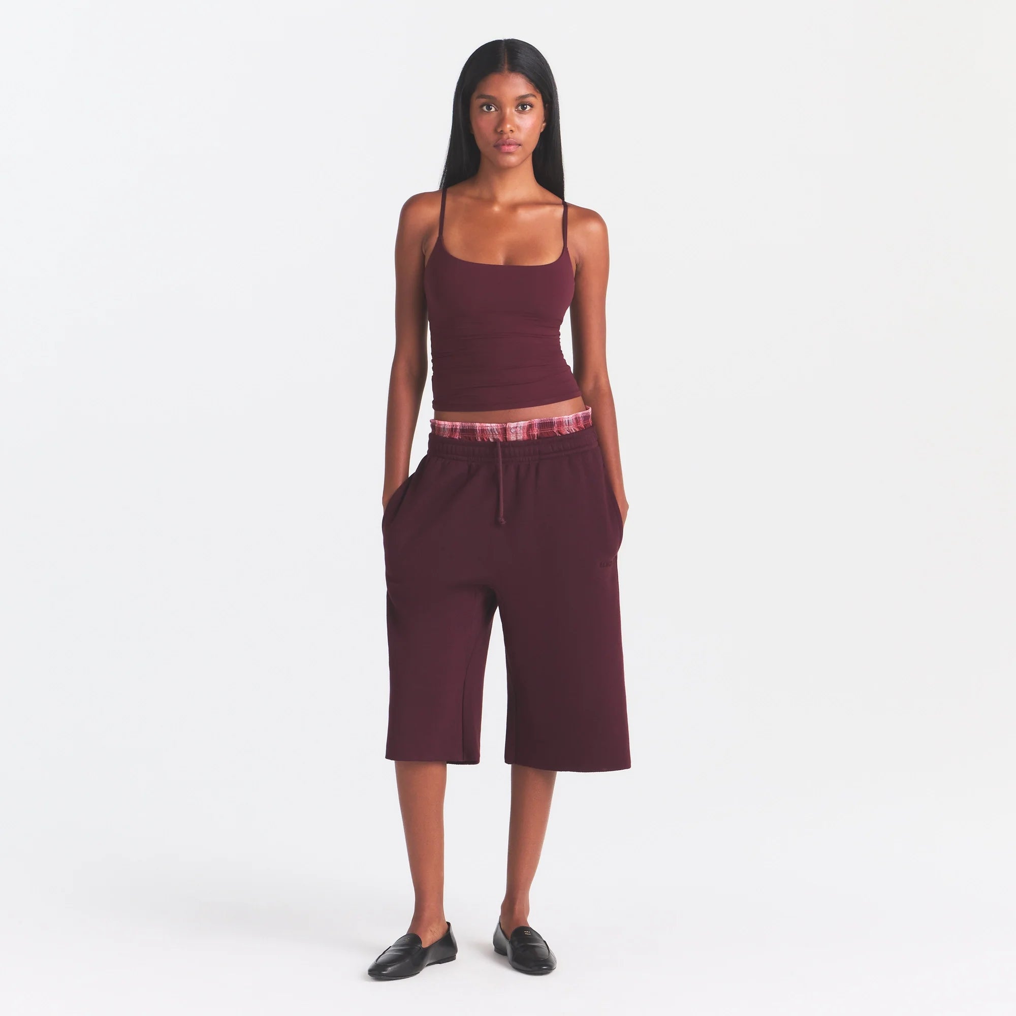 COTTON FLEECE LONG SHORT | CURRANT ON A MODEL FRONT VIEW @ | FOCUS: 0.0, 1.0, 0.9