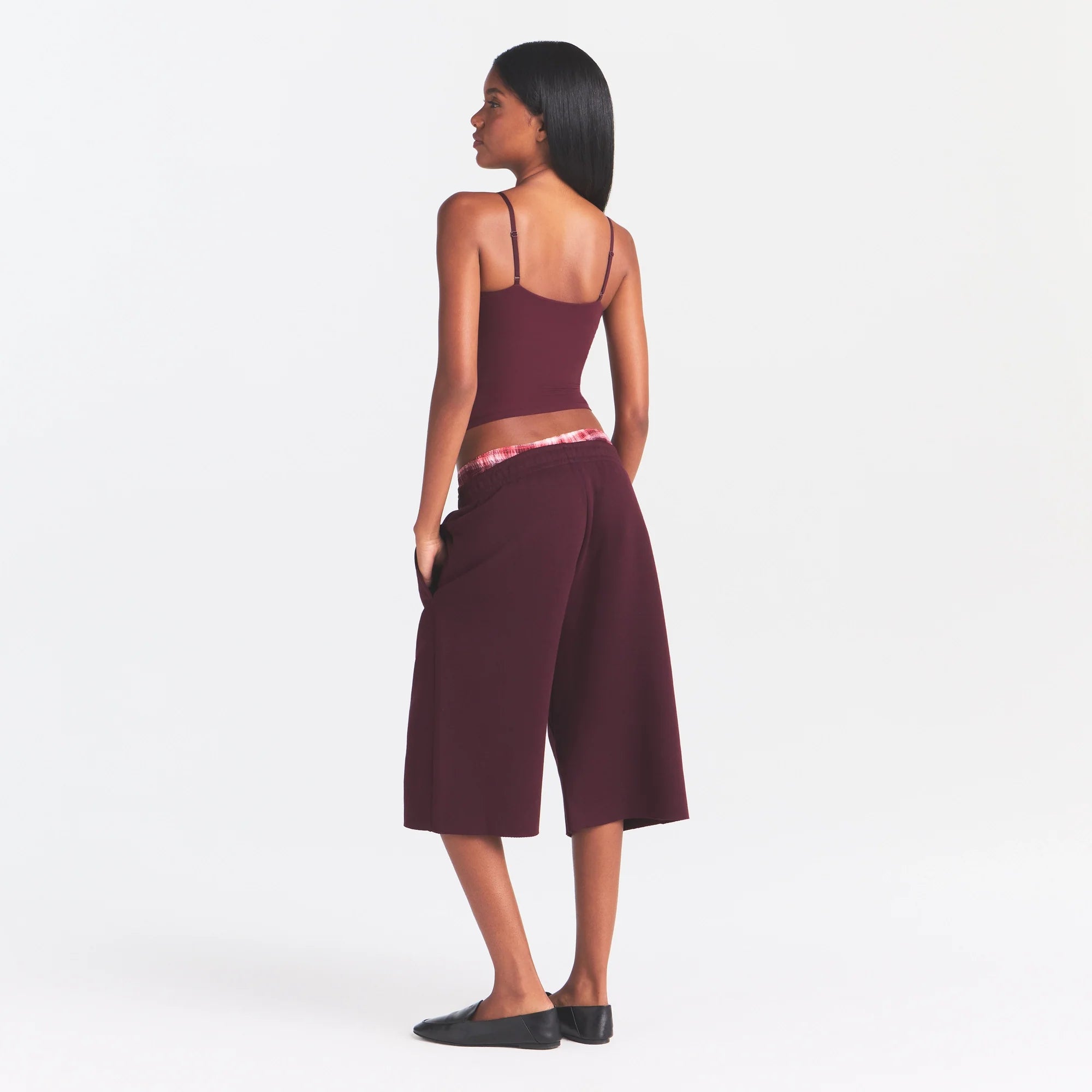 COTTON FLEECE LONG SHORT | CURRANT ON A MODEL FRONT VIEW @ | FOCUS: 0.0, 1.0, 0.9