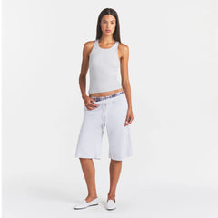 COTTON FLEECE LONG SHORT | LIGHT HEATHER GREY ON A MODEL FRONT VIEW @ | FOCUS: 0.0, 1.0, 0.9