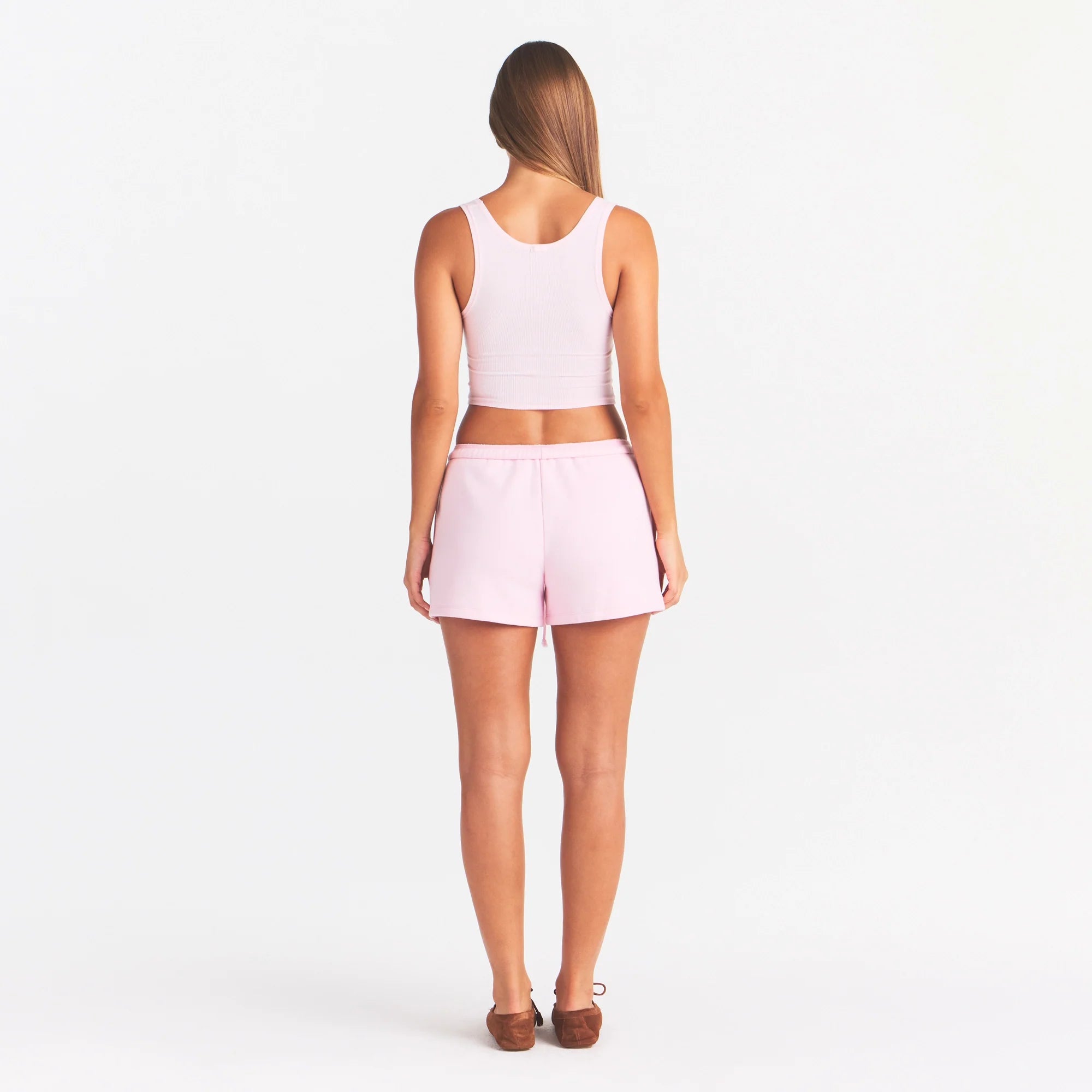 COTTON FLEECE CLASSIC SHORT | CHERRY BLOSSOM ON A MODEL FRONT VIEW @ | FOCUS: 0.0, 1.0, 0.9