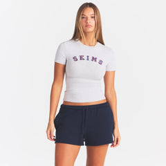 COTTON FLEECE CLASSIC SHORT | NAVY ON A MODEL SIDE VIEW @ | FOCUS: 0.0, 1.0, 0.9