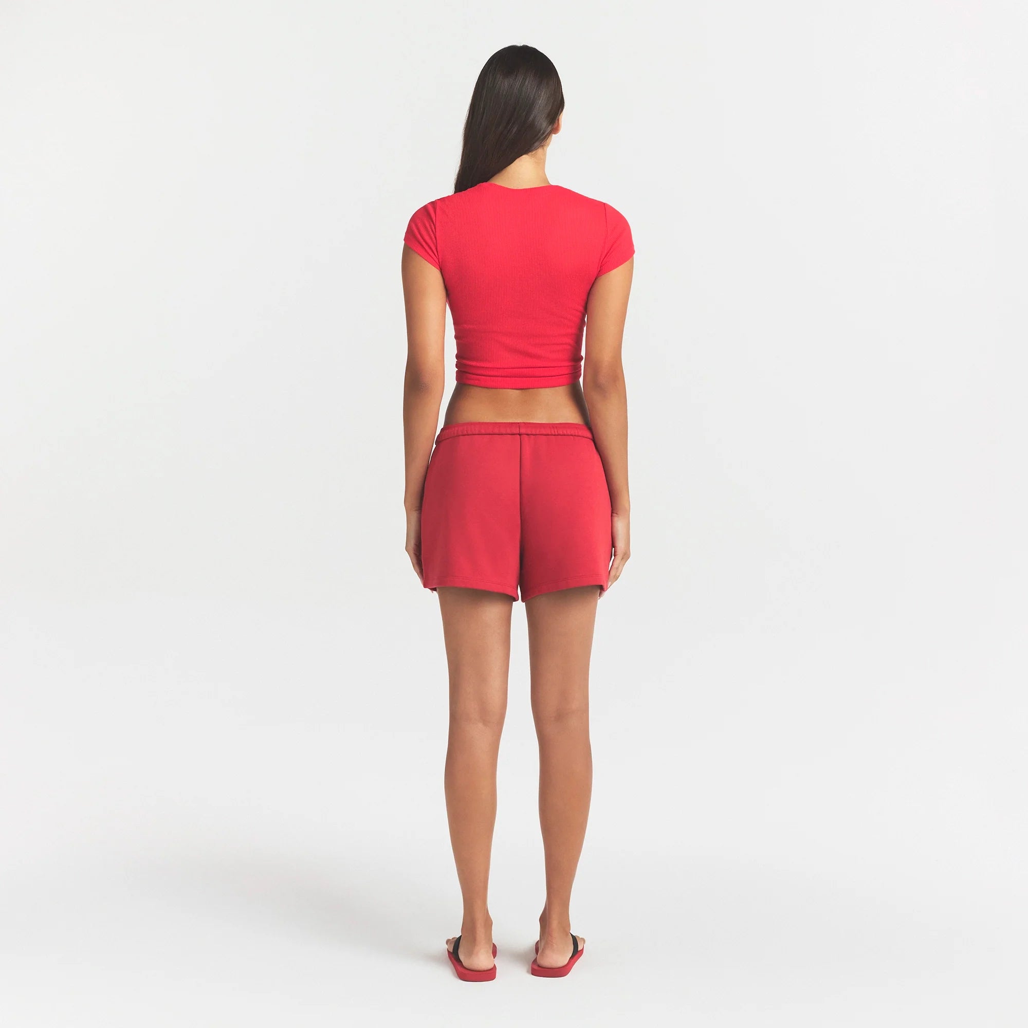 COTTON FLEECE CLASSIC SHORT | WASHED RED ON A MODEL SIDE VIEW @ | FOCUS: 0.0, 1.0, 0.9