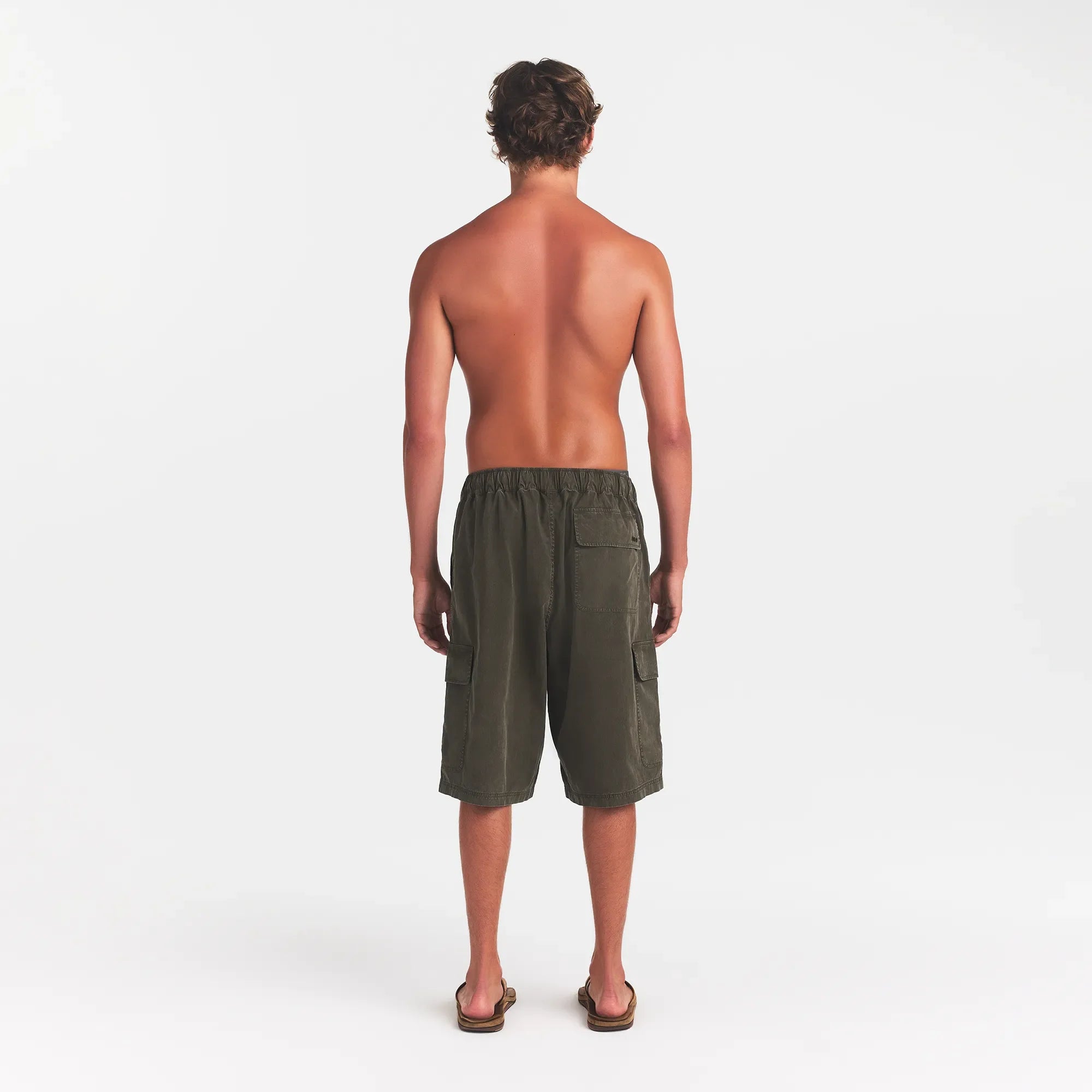 WOVEN MENS RELAXED CARGO SHORT | JUNGLE ON A MODEL BACK VIEW @ | FOCUS: 0.0, 1.0, 0.9