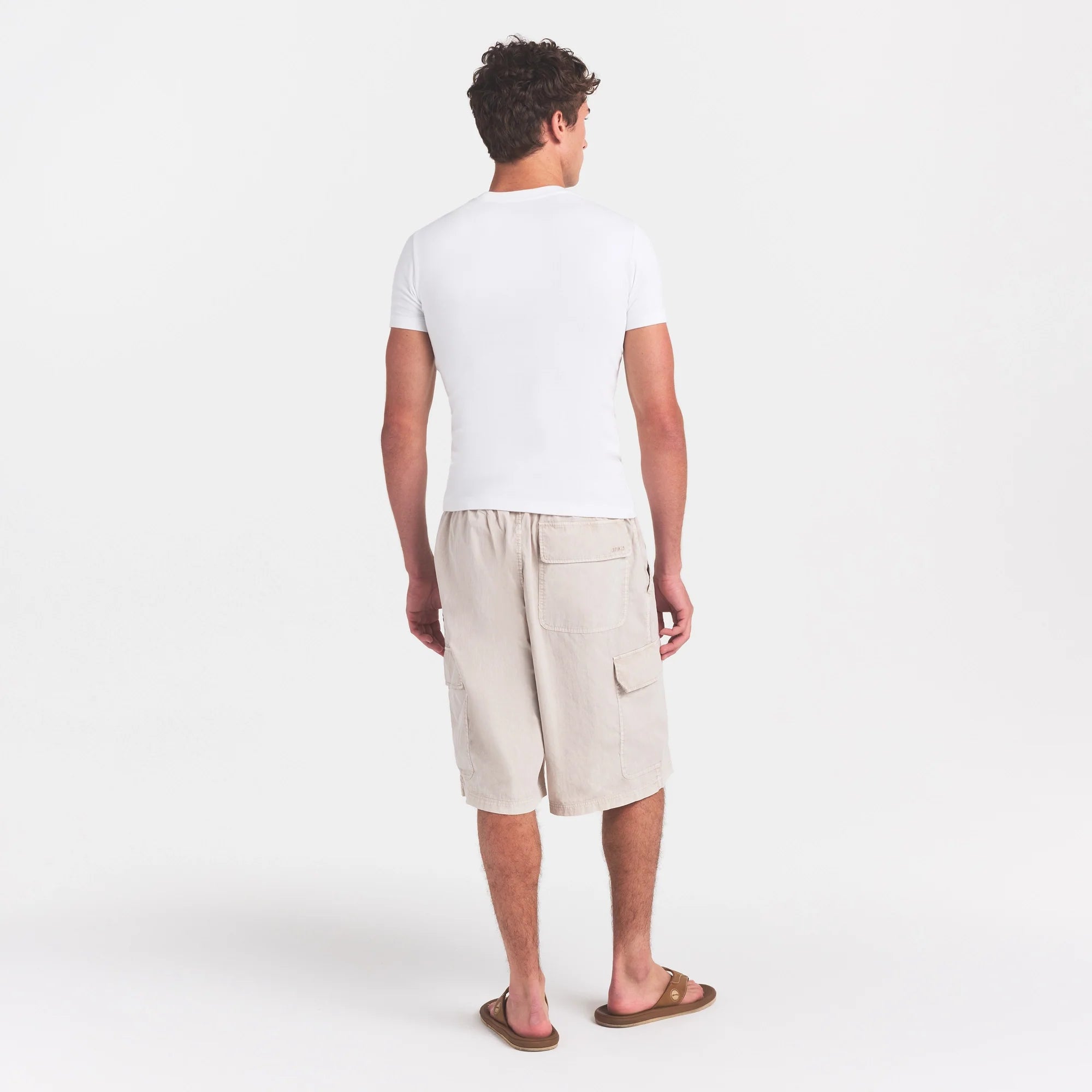 WOVEN MENS RELAXED CARGO SHORT | STONE ON A MODEL FRONT VIEW @ | FOCUS: 0.0, 1.0, 0.9