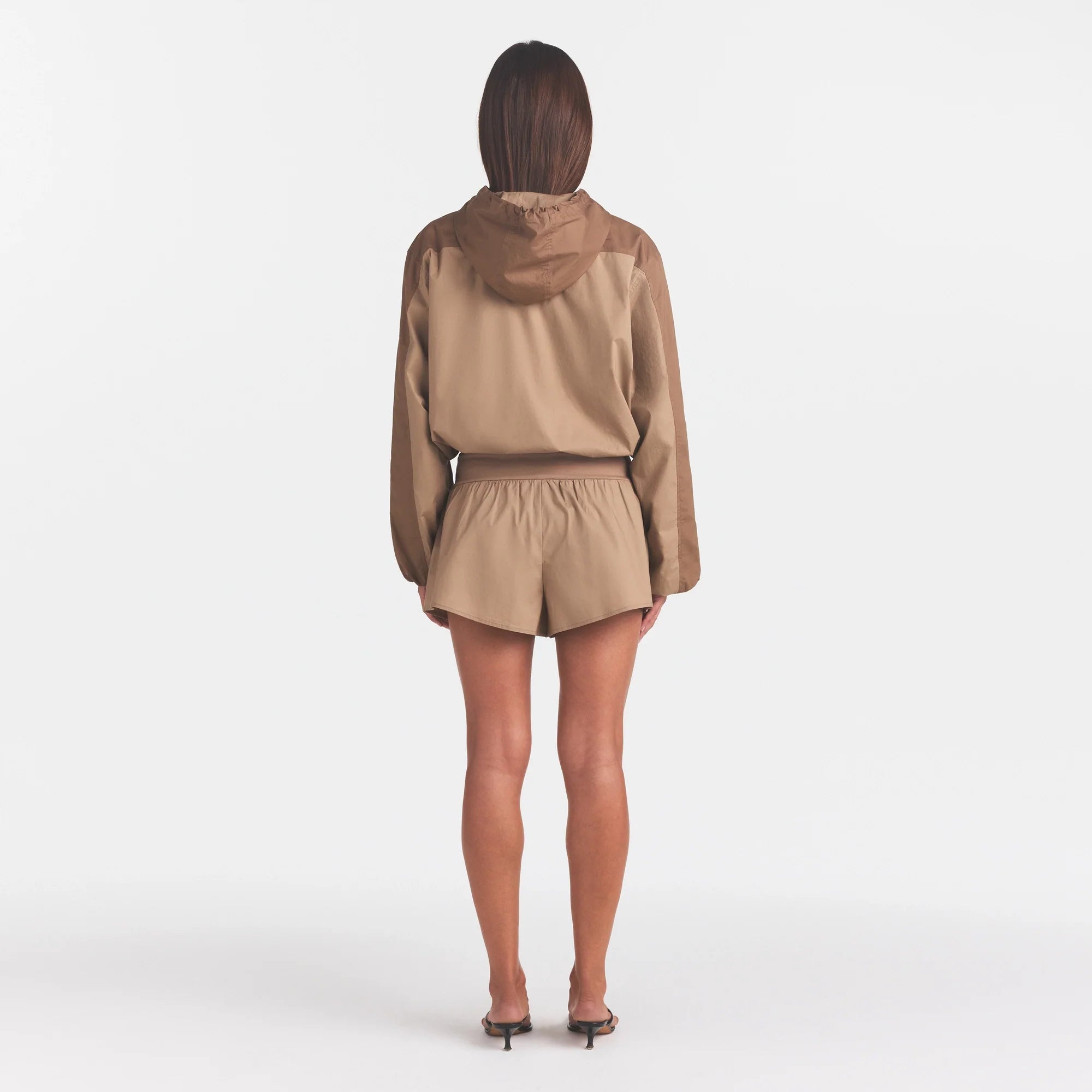 WOVEN COTTON FLUTTER SHORT | DESERT ON A MODEL FRONT VIEW @ | FOCUS: 0.0, 1.0, 0.9