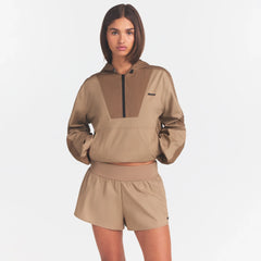 WOVEN COTTON FLUTTER SHORT | DESERT ON A MODEL SIDE VIEW @ | FOCUS: 0.0, 1.0, 0.9