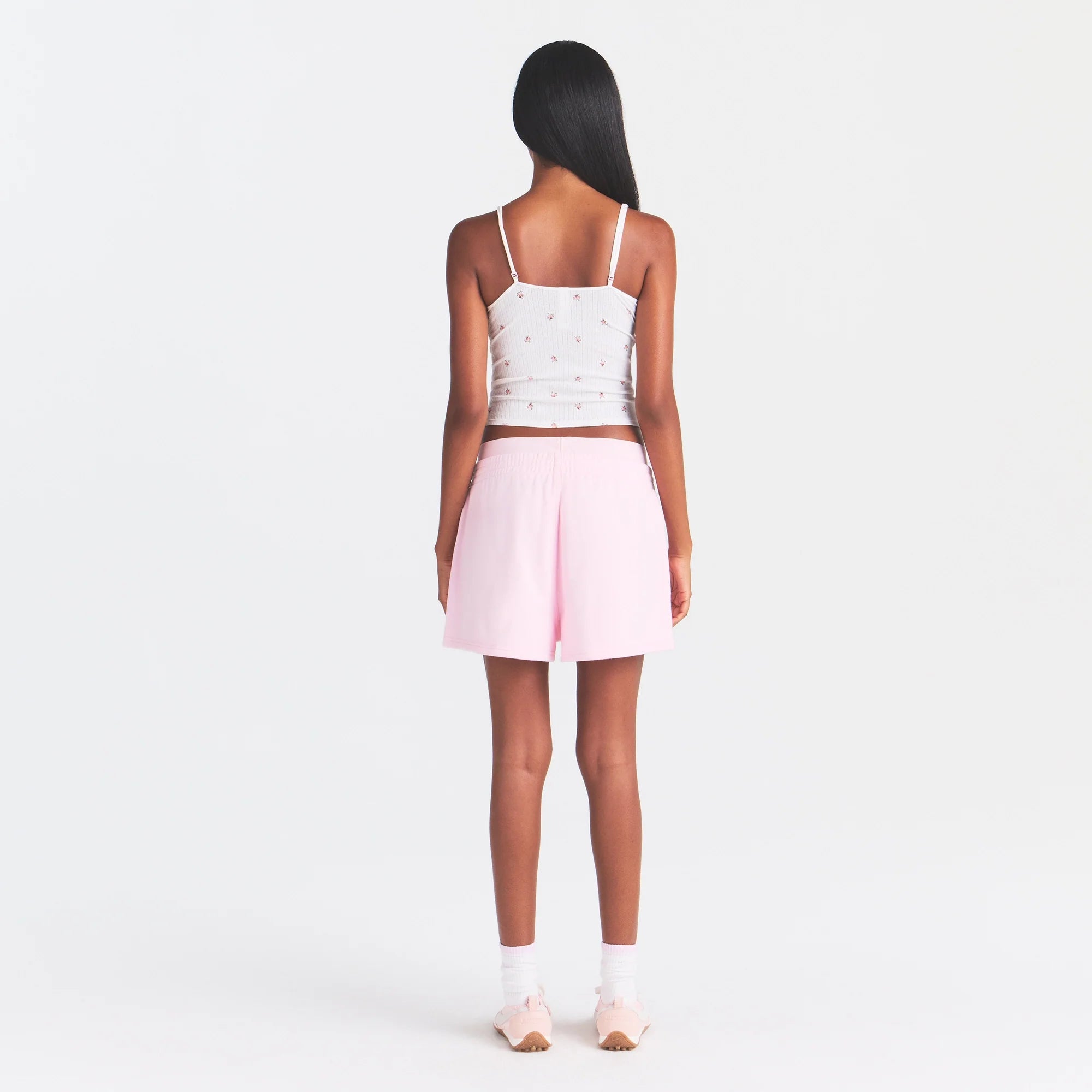 COTTON FLEECE DOUBLE WAISTBAND SHORT | CHERRY BLOSSOM ON A MODEL FRONT VIEW @ | FOCUS: 0.0, 1.0, 0.9