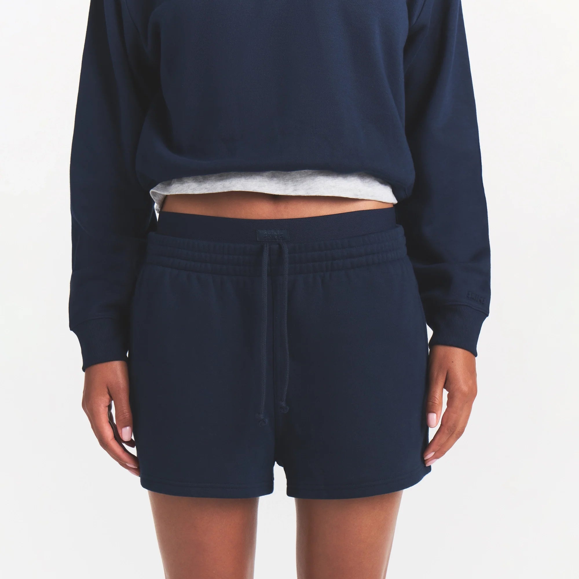 COTTON FLEECE DOUBLE WAISTBAND SHORT | NAVY ON A MODEL SIDE VIEW @ | FOCUS: 0.0, 1.0, 0.9