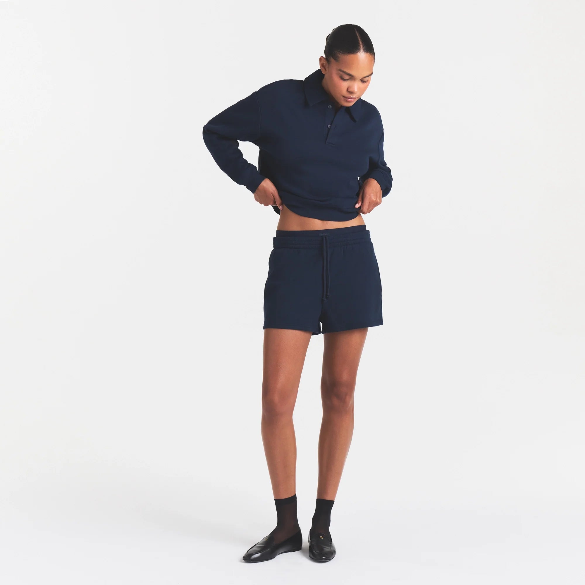 COTTON FLEECE DOUBLE WAISTBAND SHORT | NAVY ON A MODEL FRONT VIEW @ | FOCUS: 0.0, 1.0, 0.9