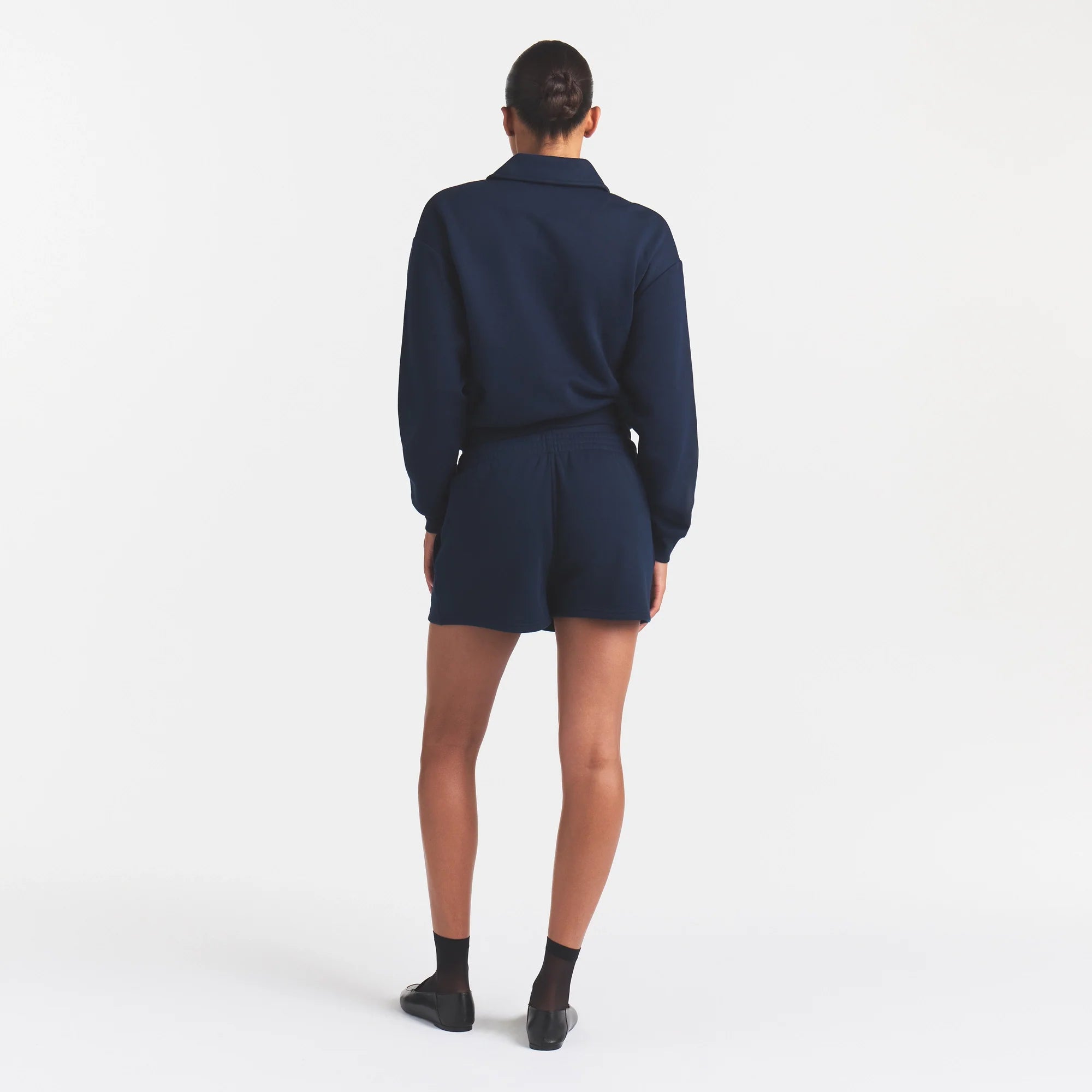 COTTON FLEECE DOUBLE WAISTBAND SHORT | NAVY ON A MODEL FRONT VIEW @ | FOCUS: 0.0, 1.0, 0.9