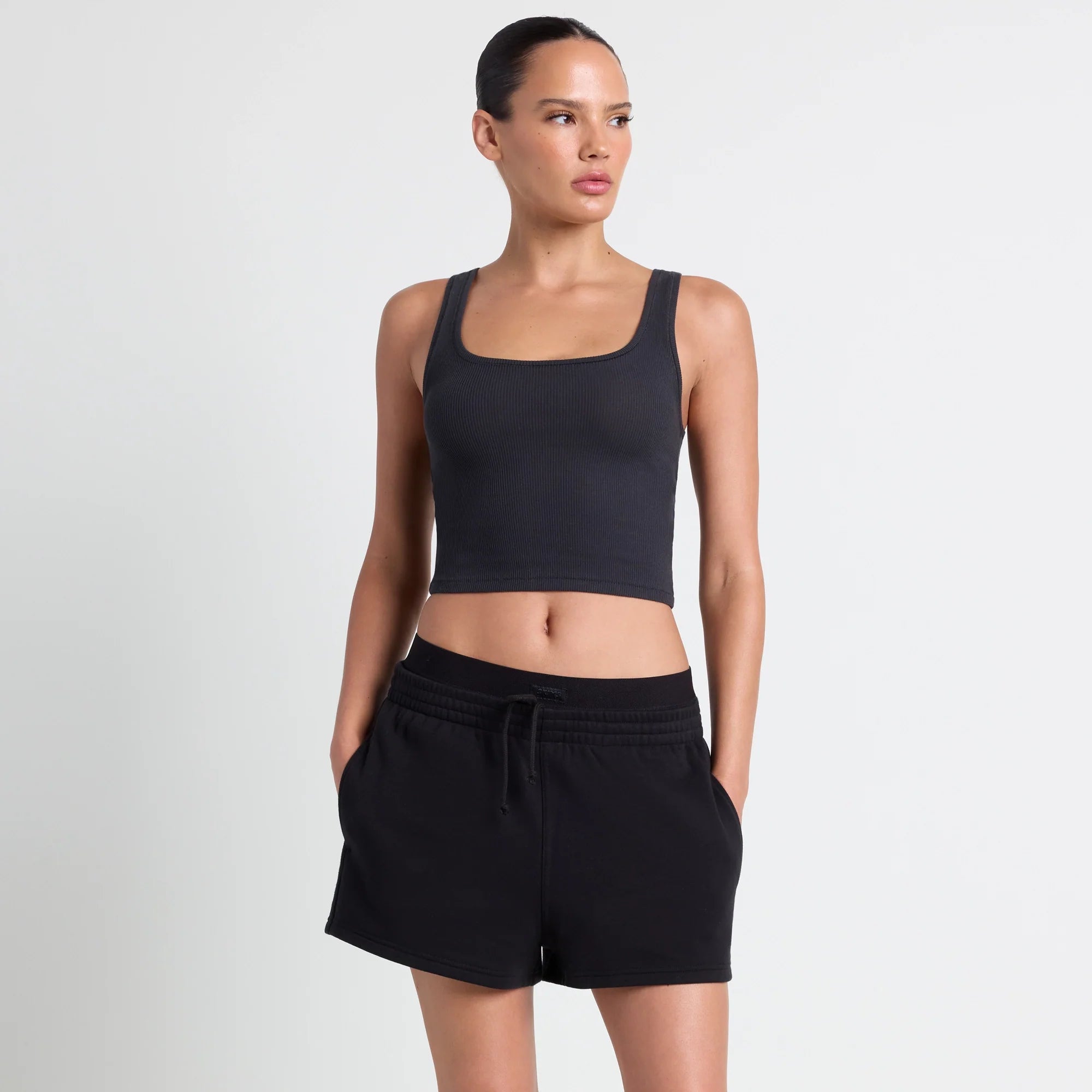COTTON FLEECE DOUBLE WAISTBAND SHORT | ONYX ON A MODEL SIDE VIEW