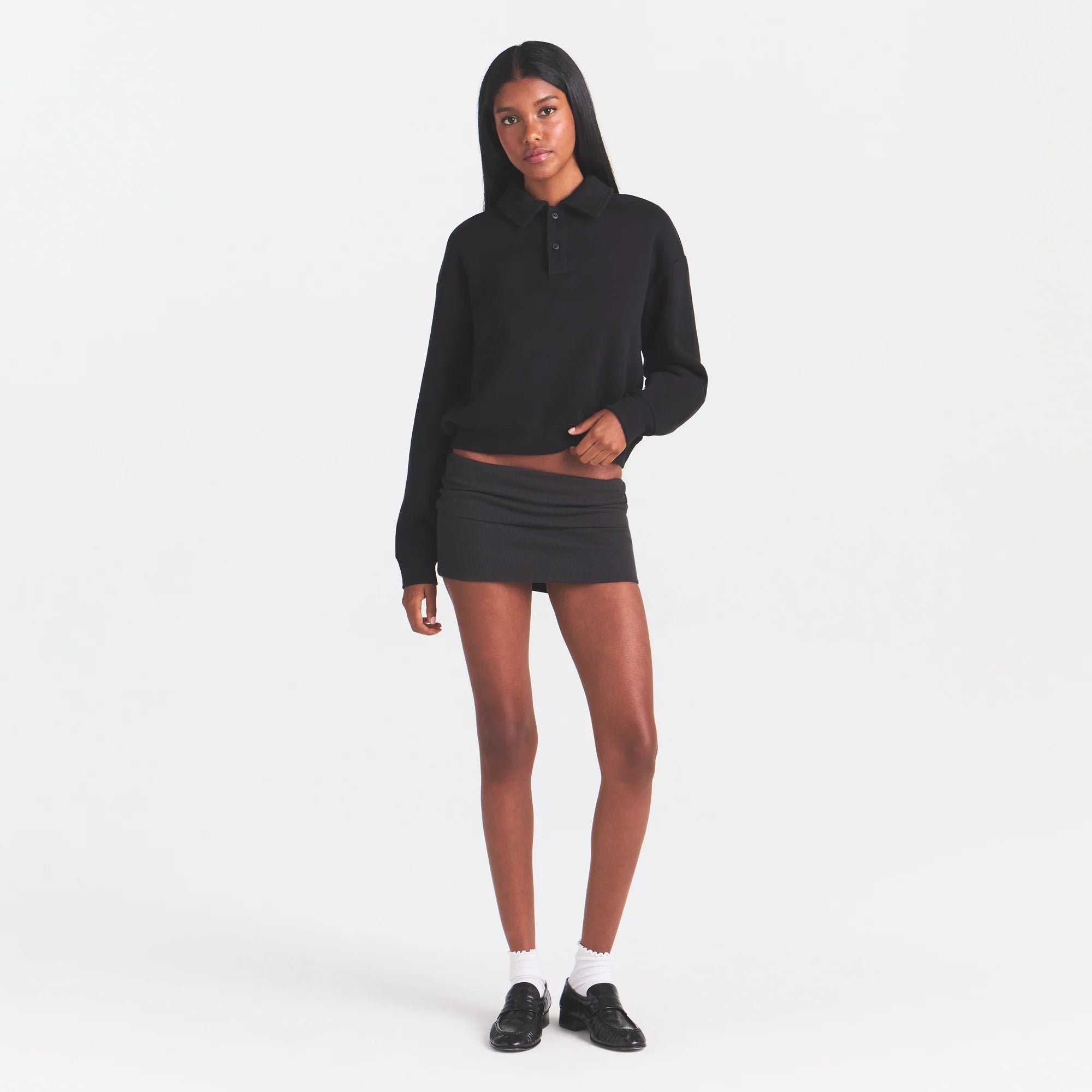 COTTON RIB FOLDOVER MINI SKIRT | SOOT ON A MODEL | FOCUS: 0.0, 1.0, 0.9