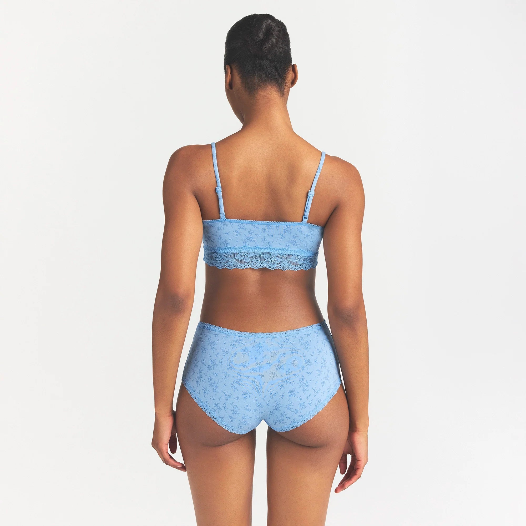 LIGHTWEIGHT COTTON LACE BOY SHORT | SURF DAINTY FLORAL PRINT ON A MODEL SIDE VIEW @ | FOCUS: 0.0, 1.0, 0.9