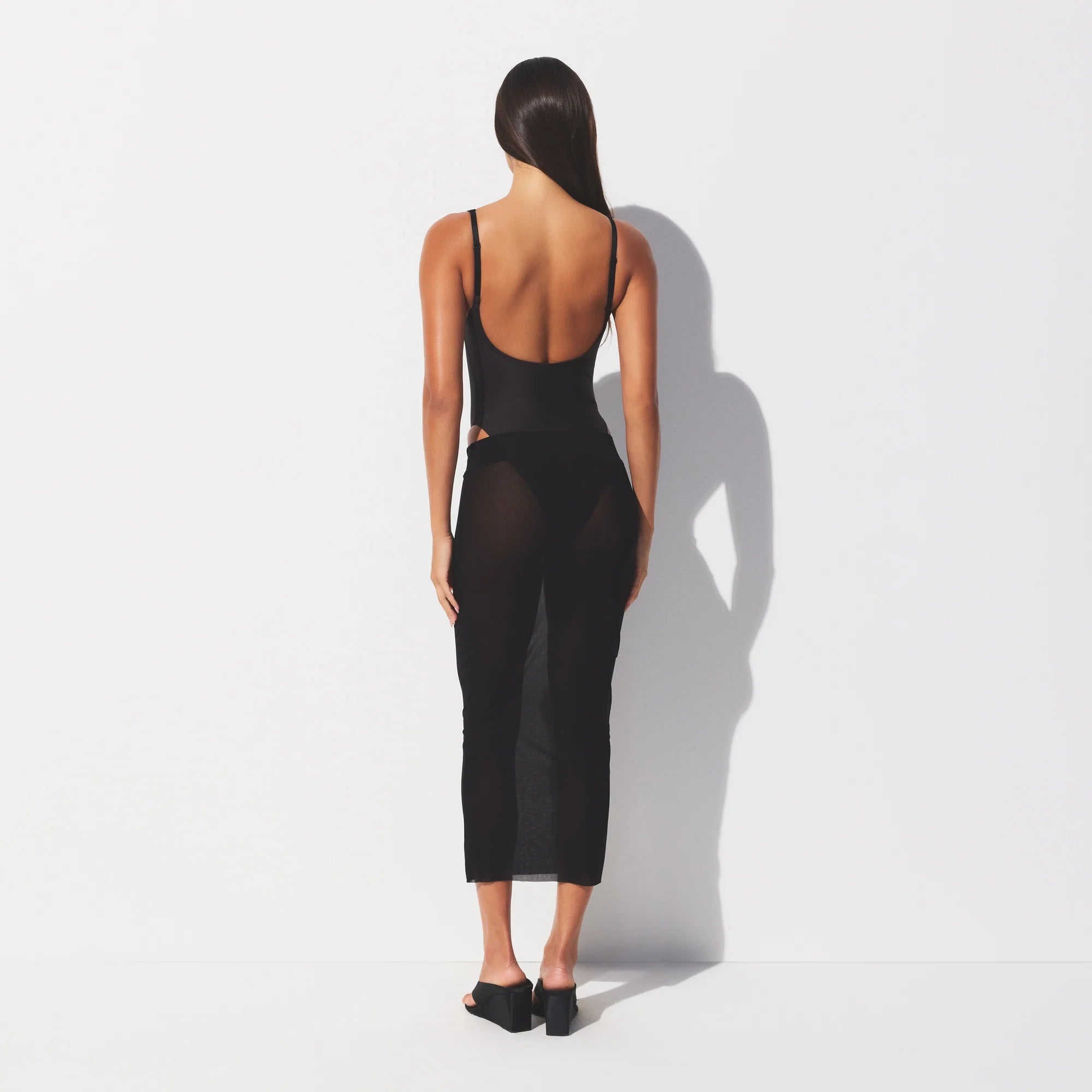 MESH COVER-UPS MIDI SKIRT | ONYX ON A MODEL BACK VIEW @ | FOCUS: 0.0, 1.0, 0.9