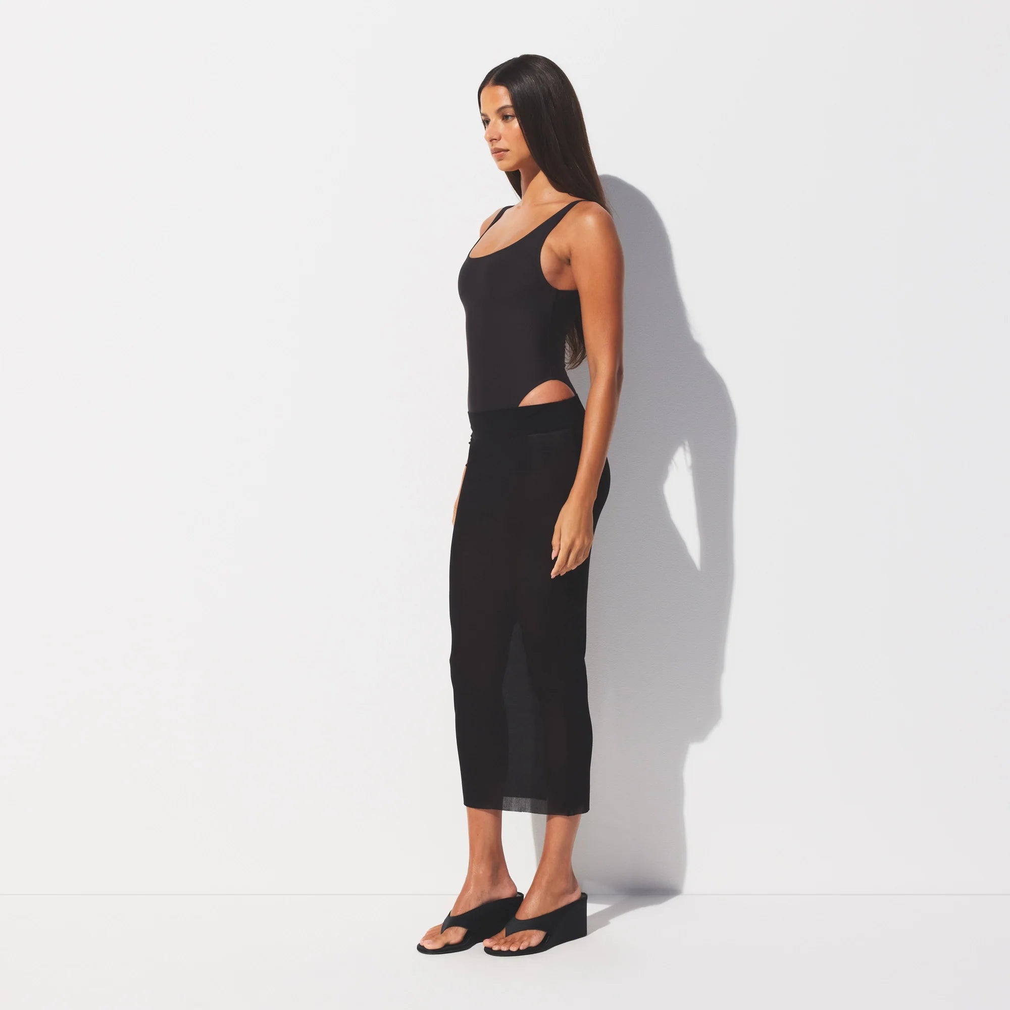MESH COVER-UPS MIDI SKIRT | ONYX ON A MODEL SIDE VIEW @ | FOCUS: 0.0, 1.0, 0.9