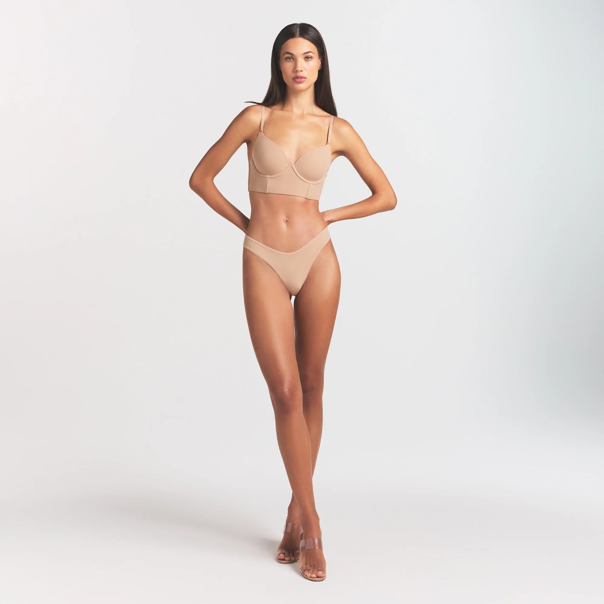 FITS EVERYBODY LOW BACK LONGLINE BRA | CLAY ON A MODEL FRONT VIEW @ | FOCUS: 0.0, 1.0, 0.9