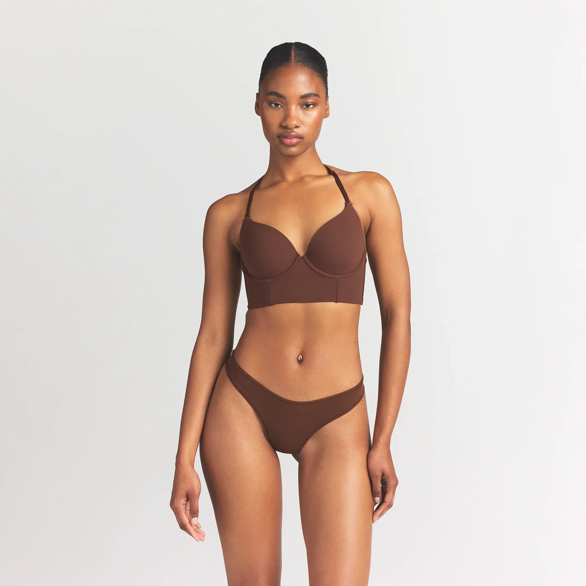 FITS EVERYBODY LOW BACK LONGLINE BRA | COCOA ON A MODEL FRONT VIEW @ | FOCUS: 0.0, 1.0, 0.9