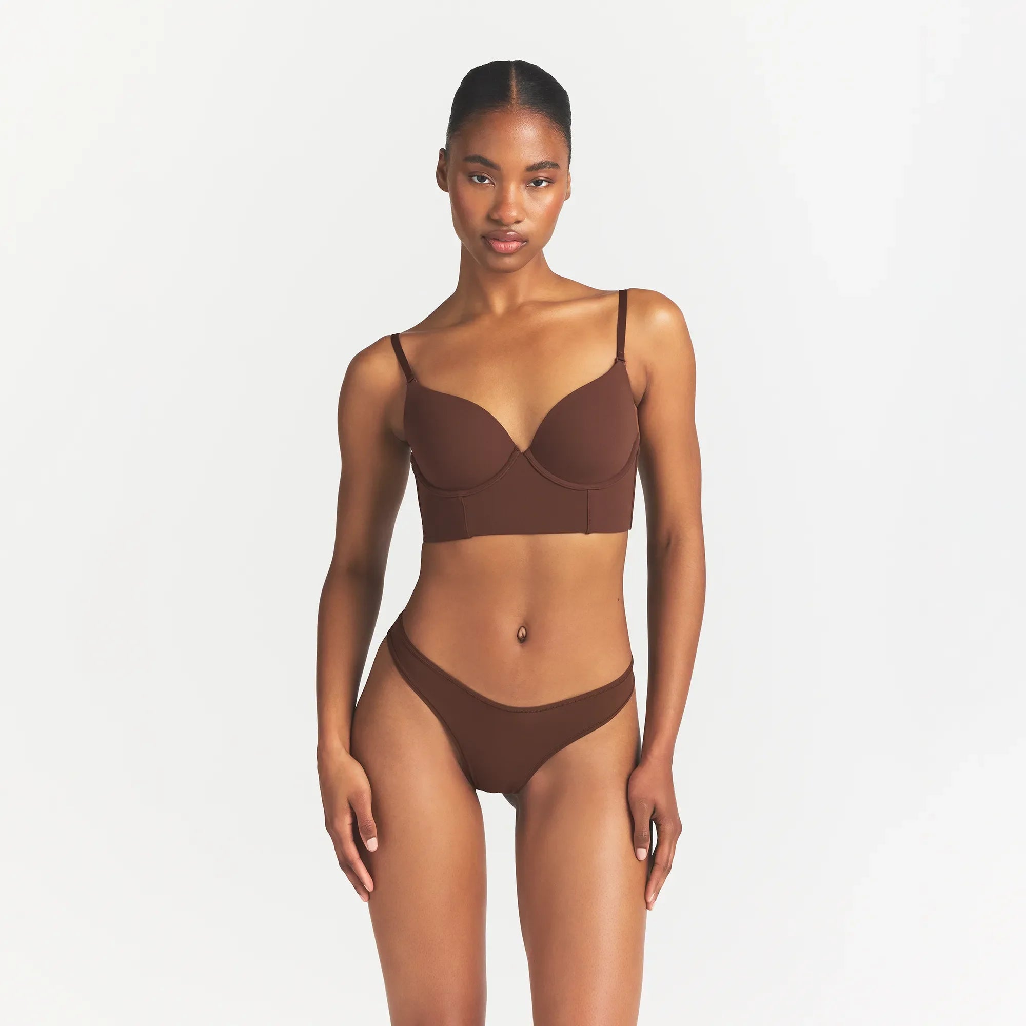 FITS EVERYBODY LOW BACK LONGLINE BRA | COCOA ON A MODEL FRONT VIEW @ | FOCUS: 0.0, 1.0, 0.9