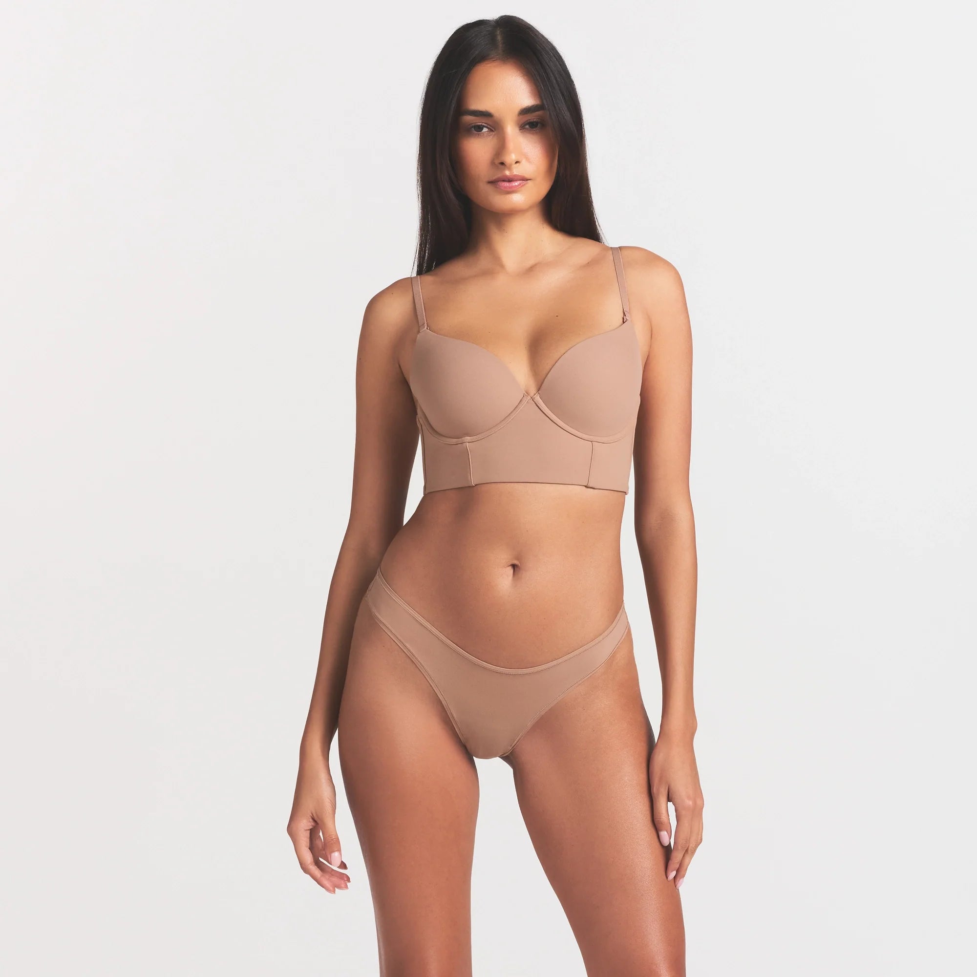 FITS EVERYBODY LOW BACK LONGLINE BRA | SIENNA ON A MODEL SIDE VIEW @ | FOCUS: 0.0, 1.0, 0.9