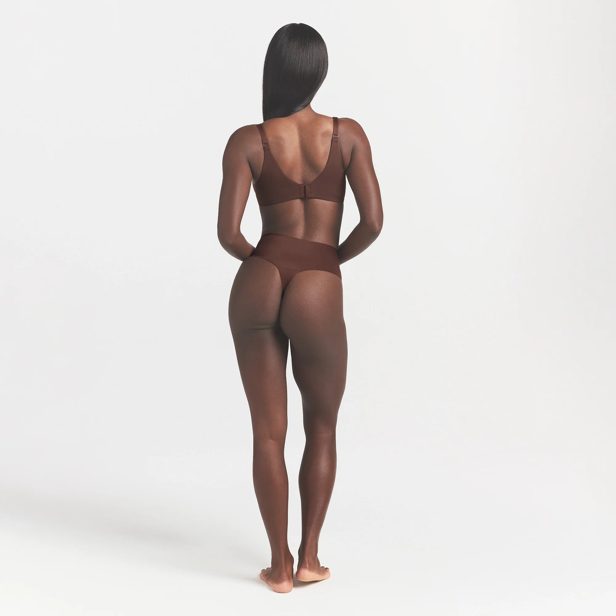 SMOOTHING INTIMATES FULL COVERAGE BRA | COCOA ON A MODEL BACK VIEW @ | FOCUS: 0.0, 1.0, 0.9