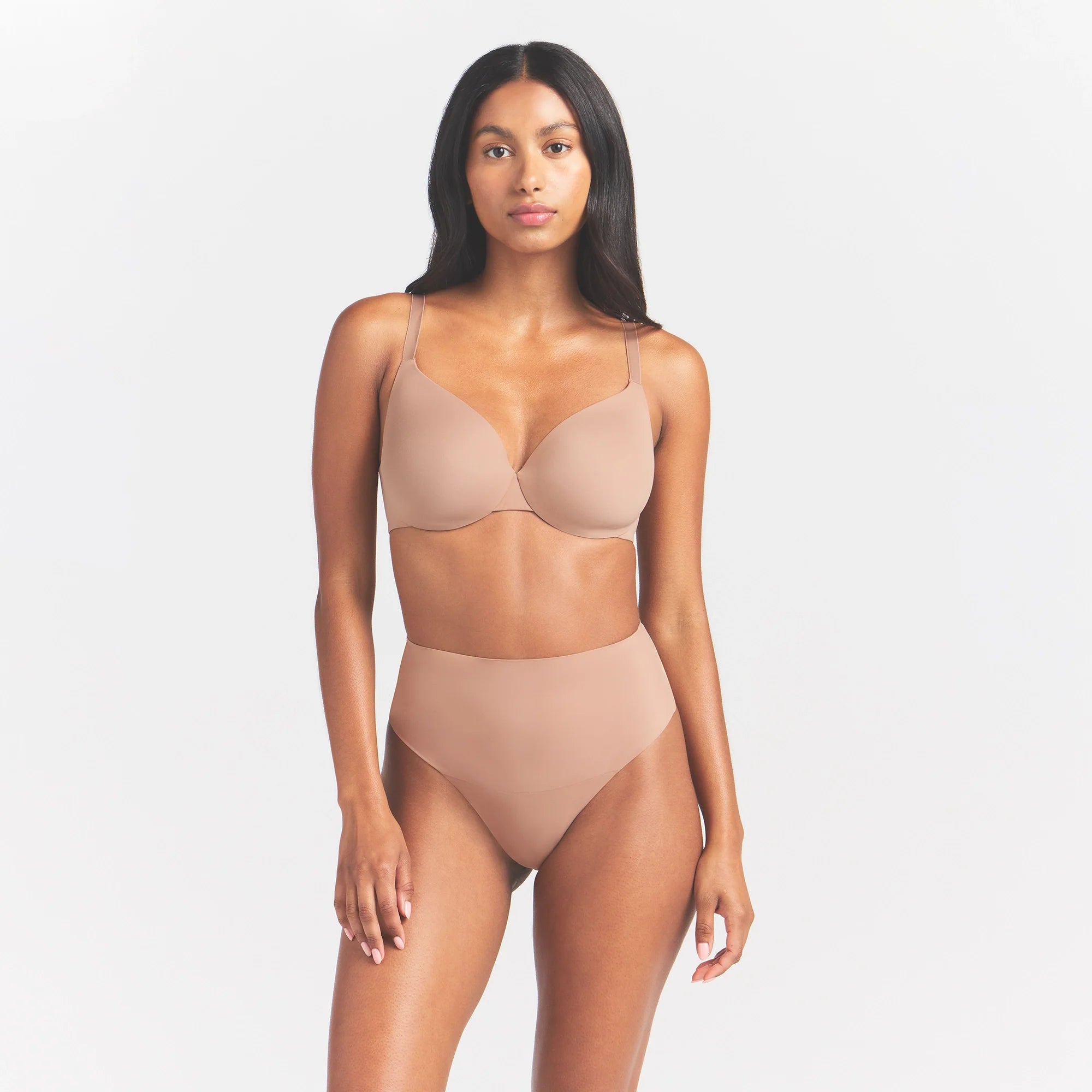 SMOOTHING INTIMATES FULL COVERAGE BRA | SIENNA ON A MODEL FRONT VIEW @ | FOCUS: 0.0, 1.0, 0.9