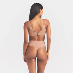 SMOOTHING INTIMATES FULL COVERAGE BRA | SIENNA ON A MODEL BACK VIEW @ | FOCUS: 0.0, 1.0, 0.9