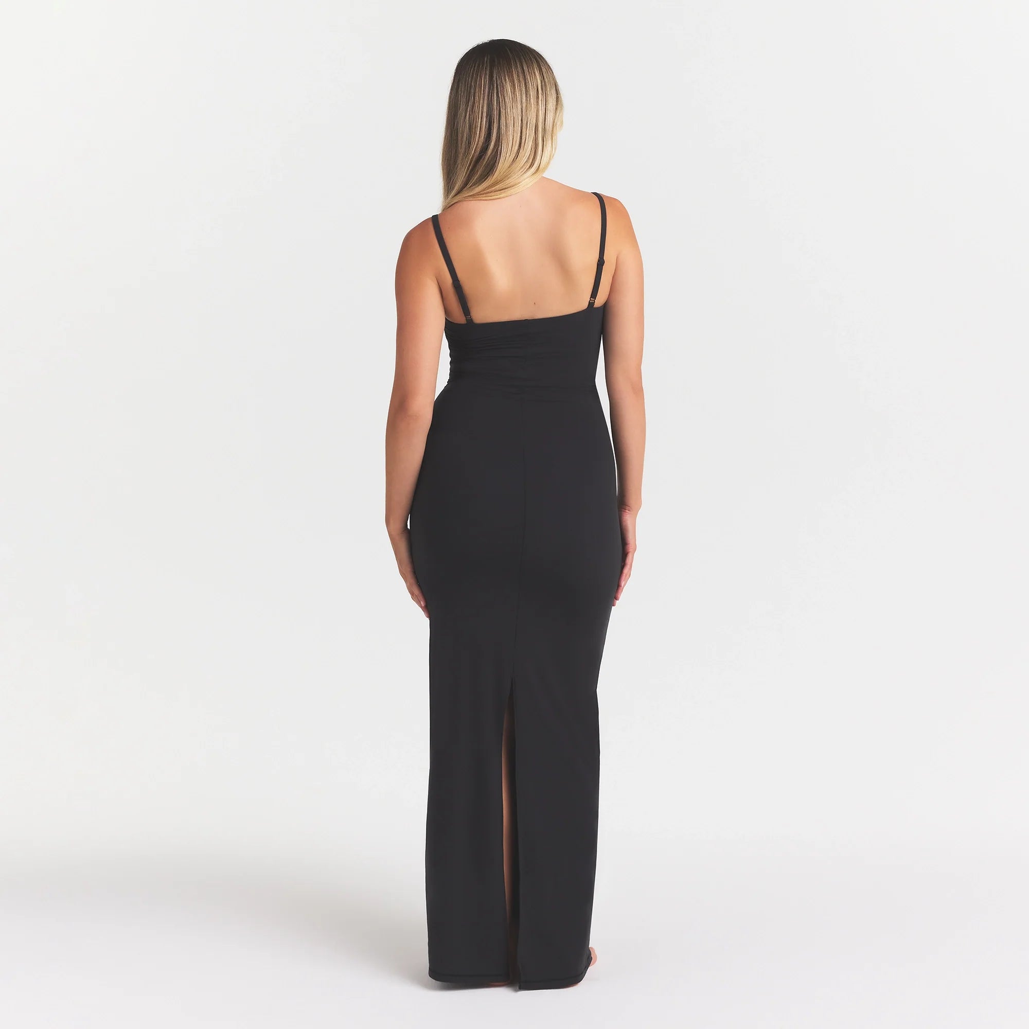 FITS EVERYBODY MATERNITY LONG SLIP DRESS | ONYX ON A MODEL BACK VIEW @ | FOCUS: 0.0, 1.0, 0.9