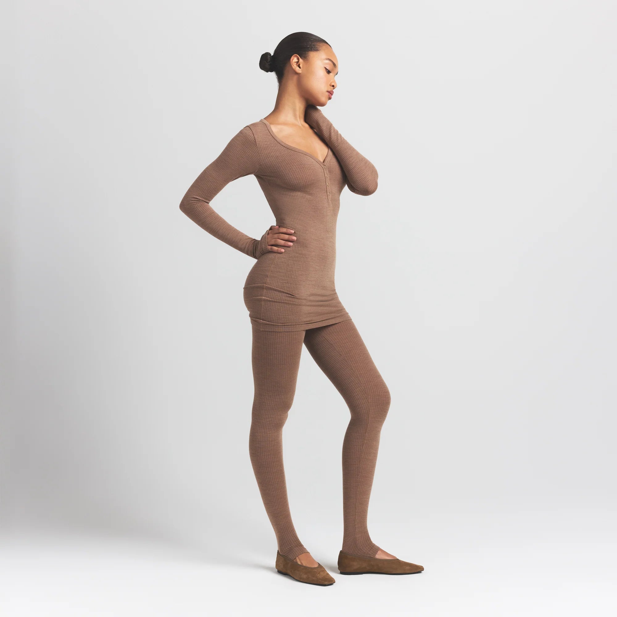 WOOL RIB HENLEY DRESS | SIENNA ON A MODEL SIDE VIEW S | FOCUS: 0.0, 1.0, 0.9