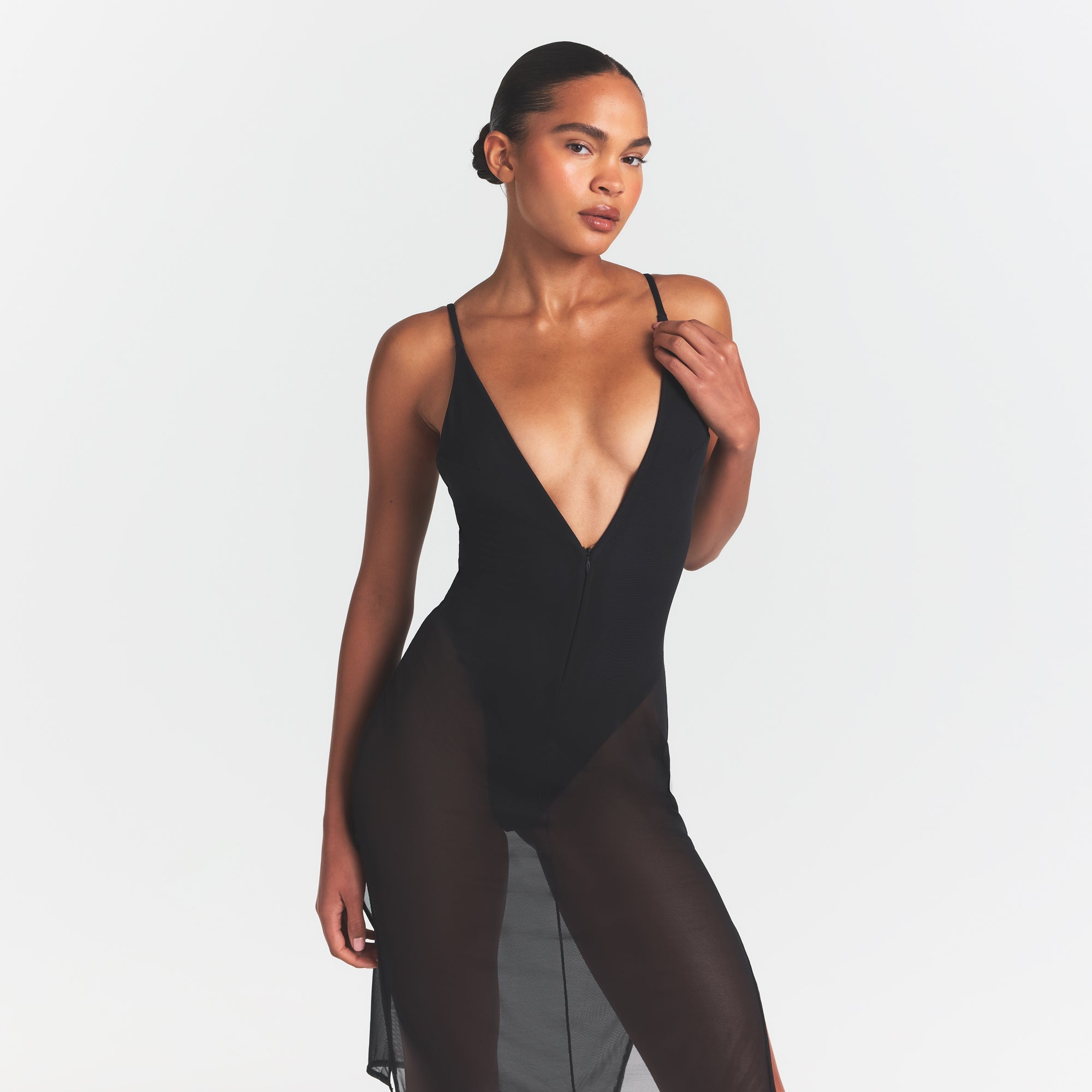 SKIMS BODY MESH PLUNGE MIDI DRESS | ONYX ON A MODEL SIDE VIEW @