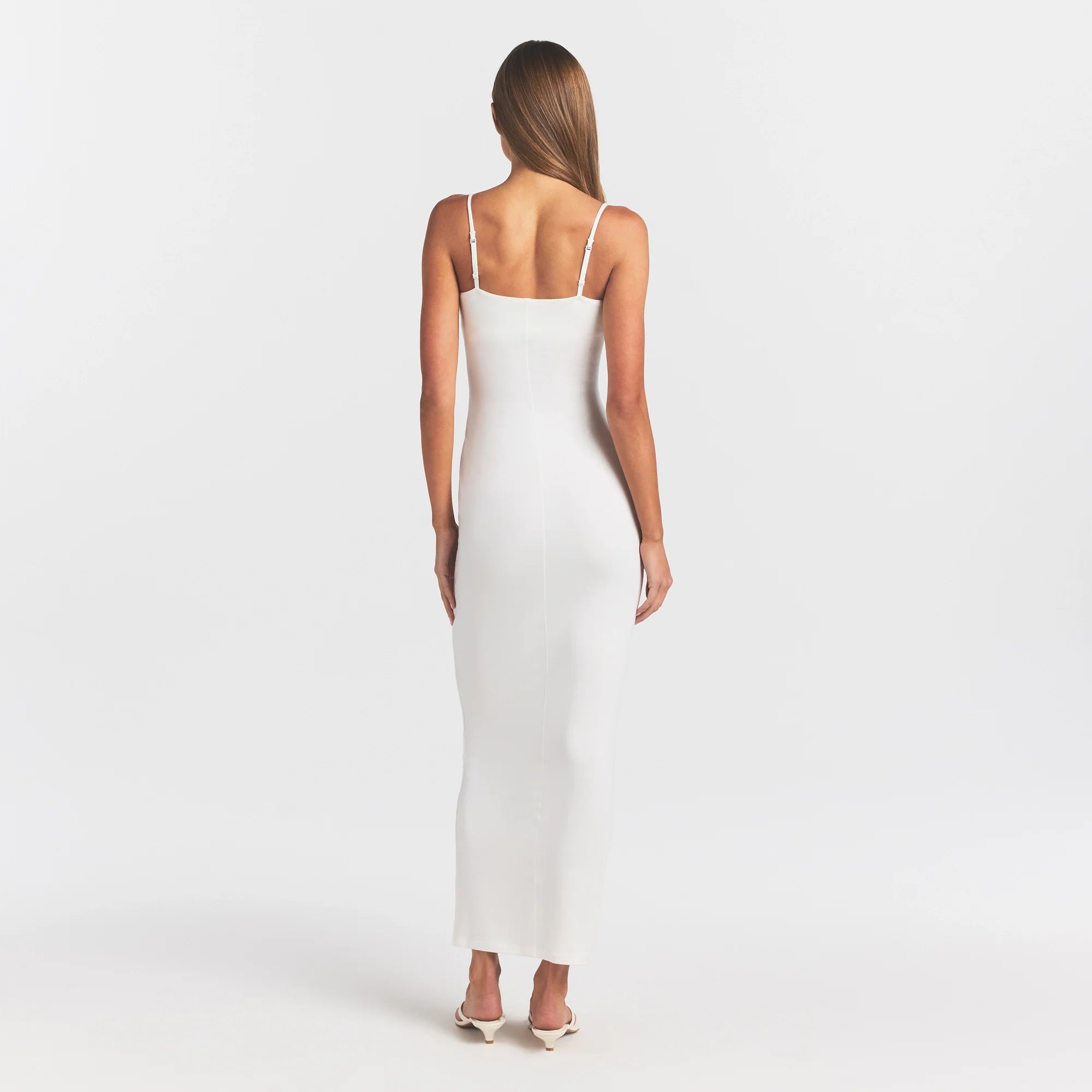 SMOOTH LAYERS SCOOP NECK LONG DRESS | EGRET ON A MODEL FRONT VIEW @ | FOCUS: 0.0, 1.0, 0.9