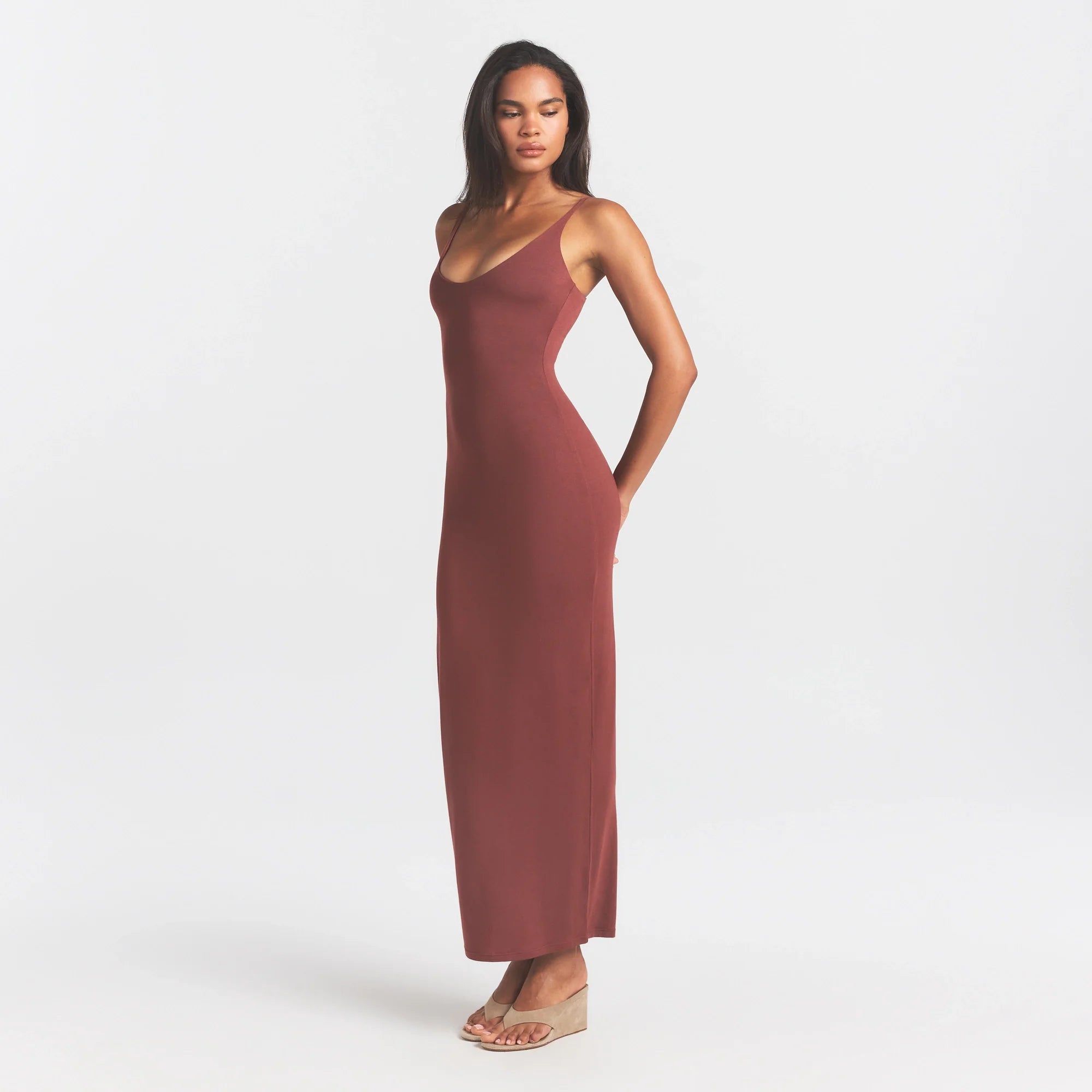 SMOOTH LAYERS SCOOP NECK LONG DRESS | HENNA ON A MODEL FRONT VIEW @ | FOCUS: 0.0, 1.0, 0.9